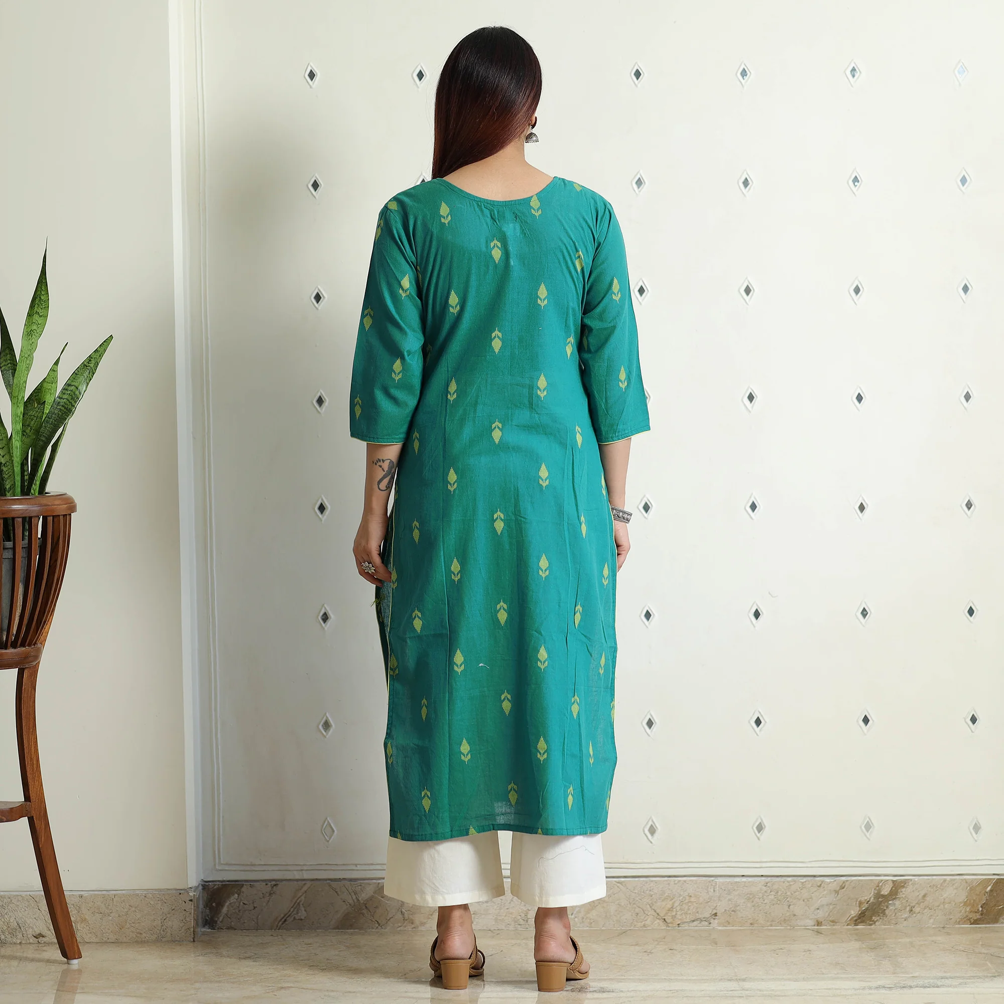 Green - Jacquard Cotton Pintuck Long Straight Kurta - Image 7