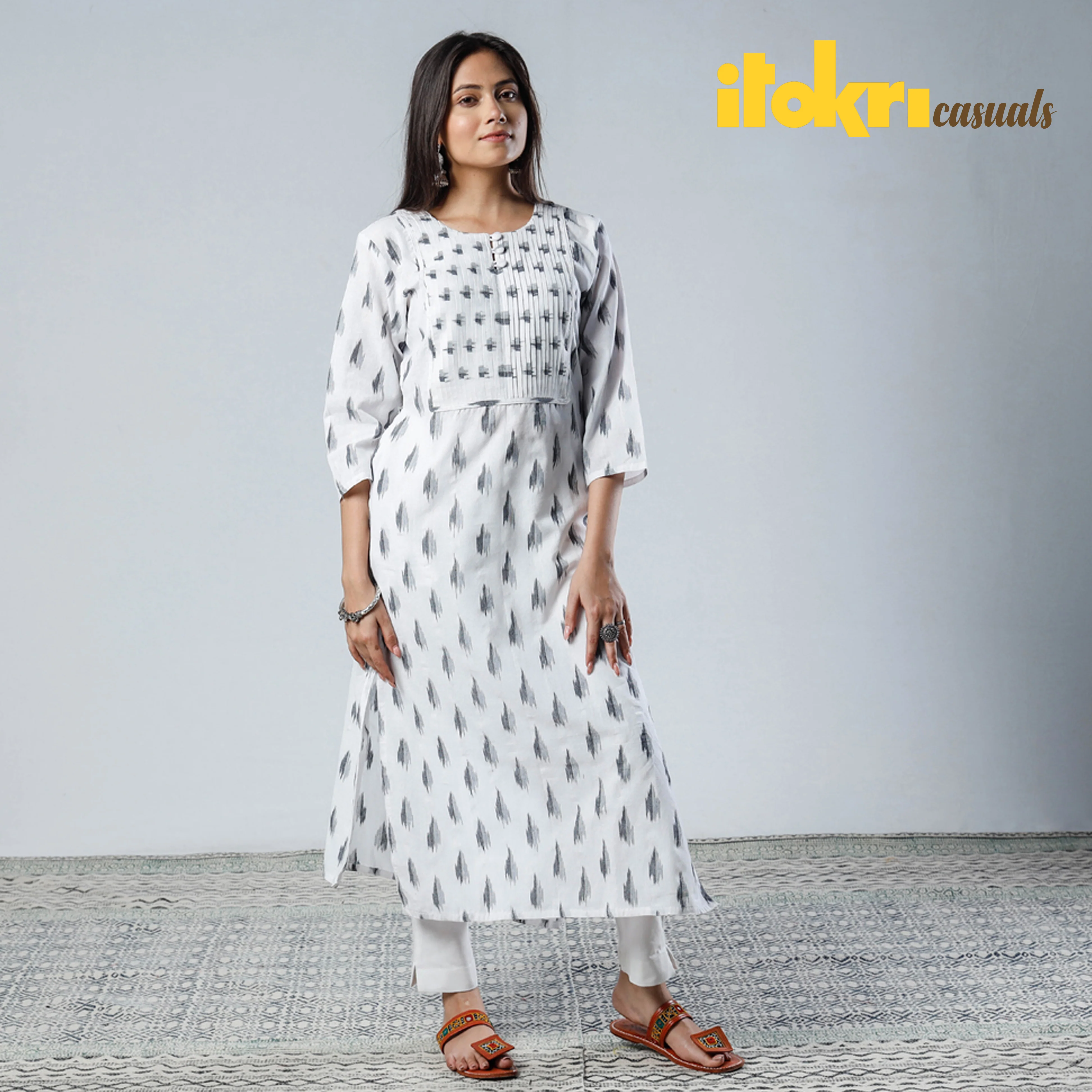 White Pochampally Ikat Weave Pintuck Cotton Long Kurta - Image 2