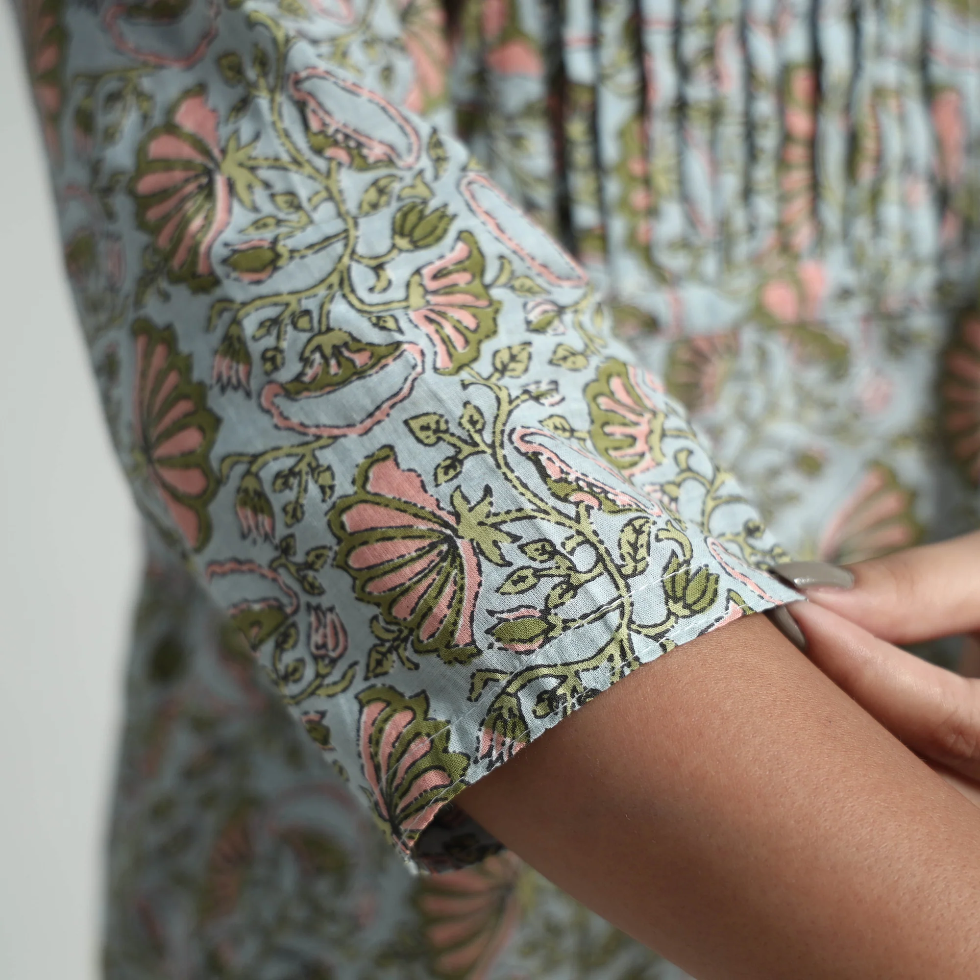 Green - Sanganeri Printed Cotton Pintuck Long Straight Kurta - Image 5