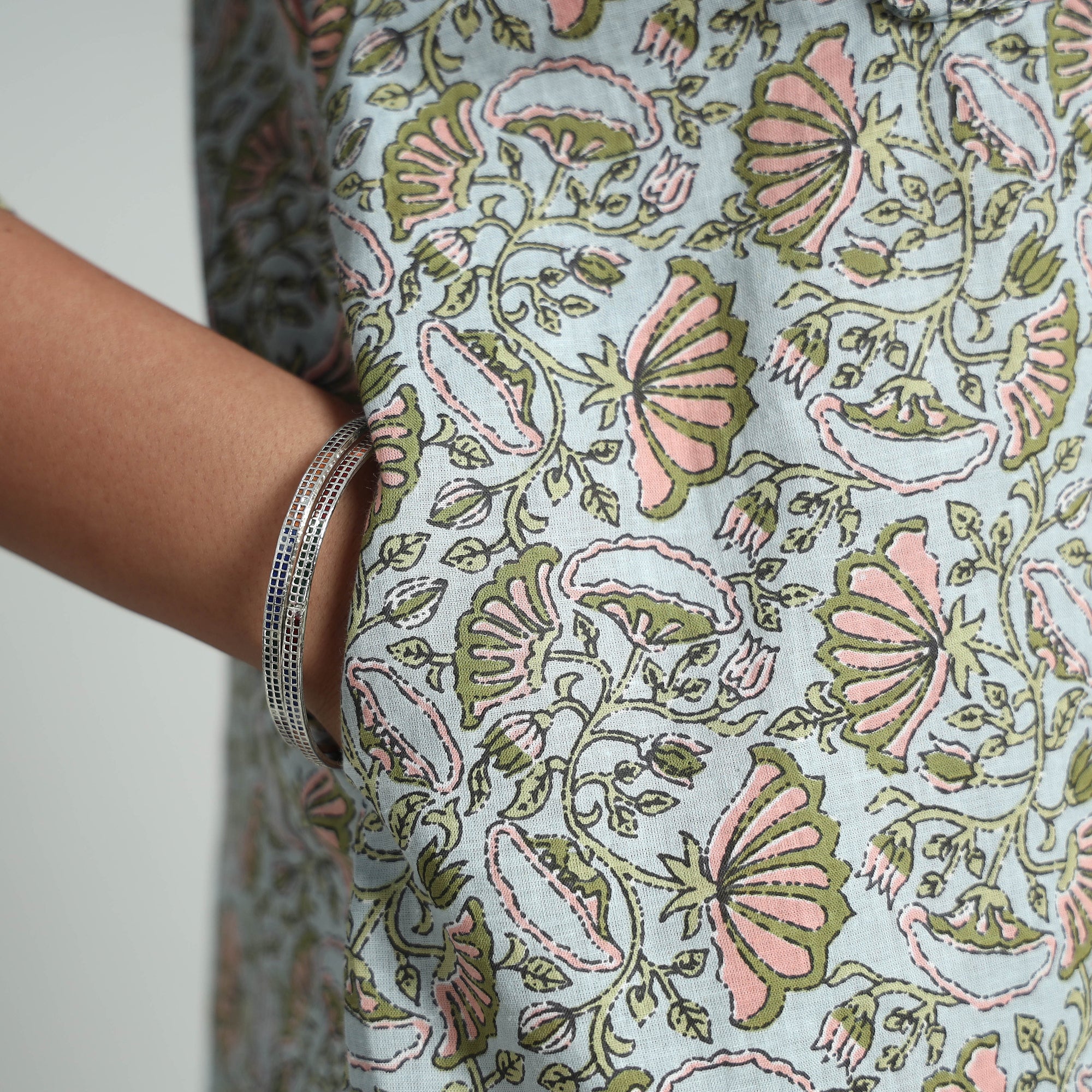 Green - Sanganeri Printed Cotton Pintuck Long Straight Kurta - Image 6