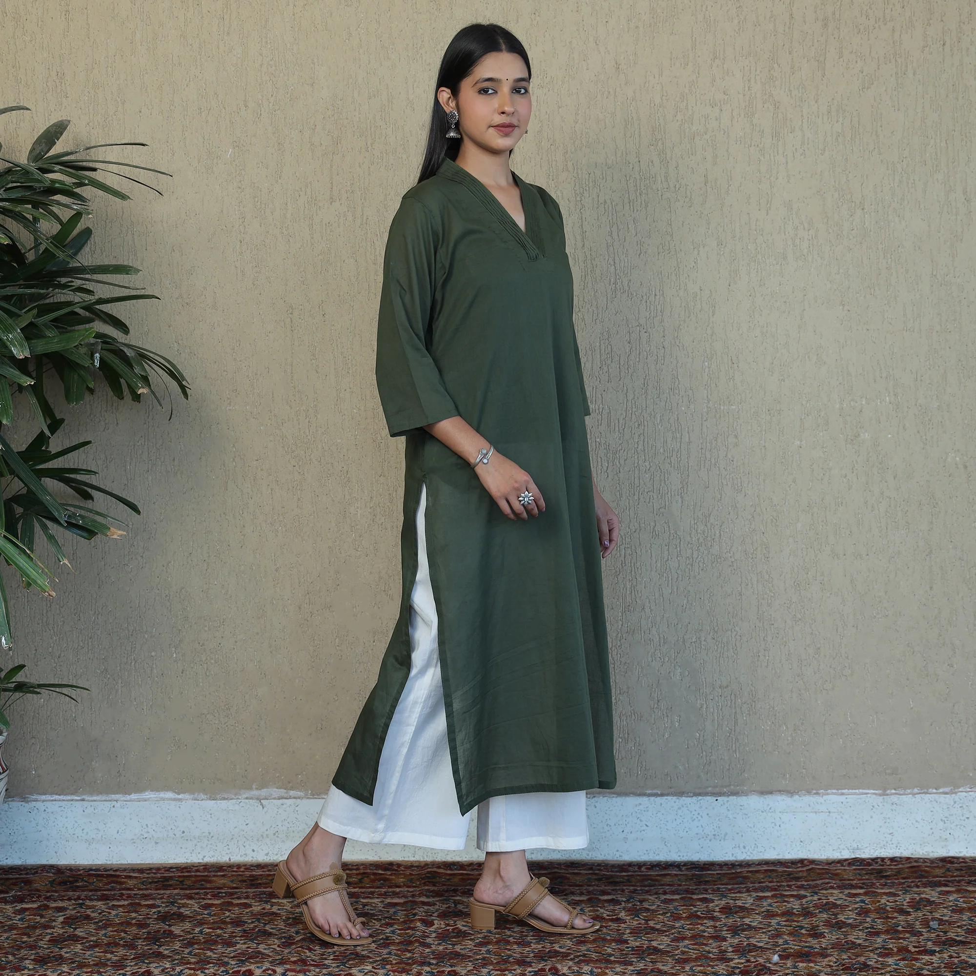 Dark Green - Mulmalai Cotton Plain Dyed Straight Kurta - Image 2