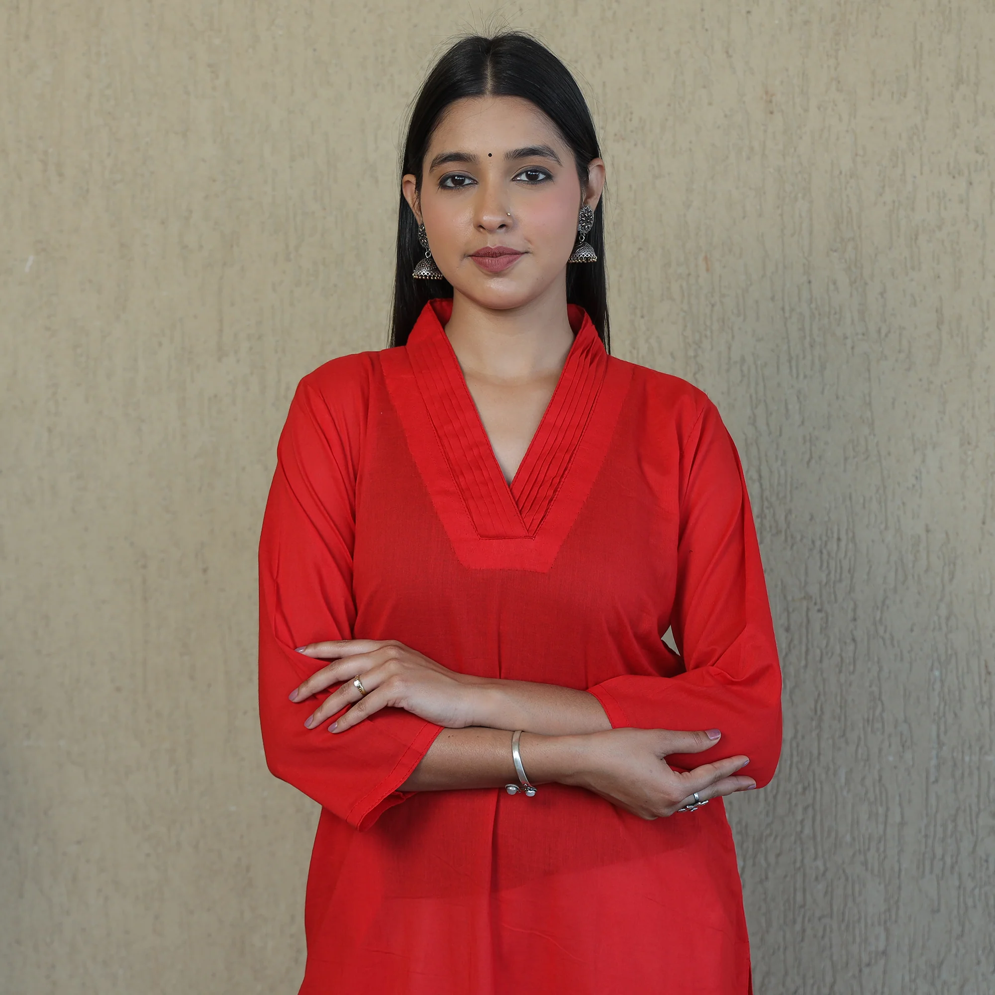 Red - Mulmalai Cotton Plain Dyed Straight Kurta - Image 3