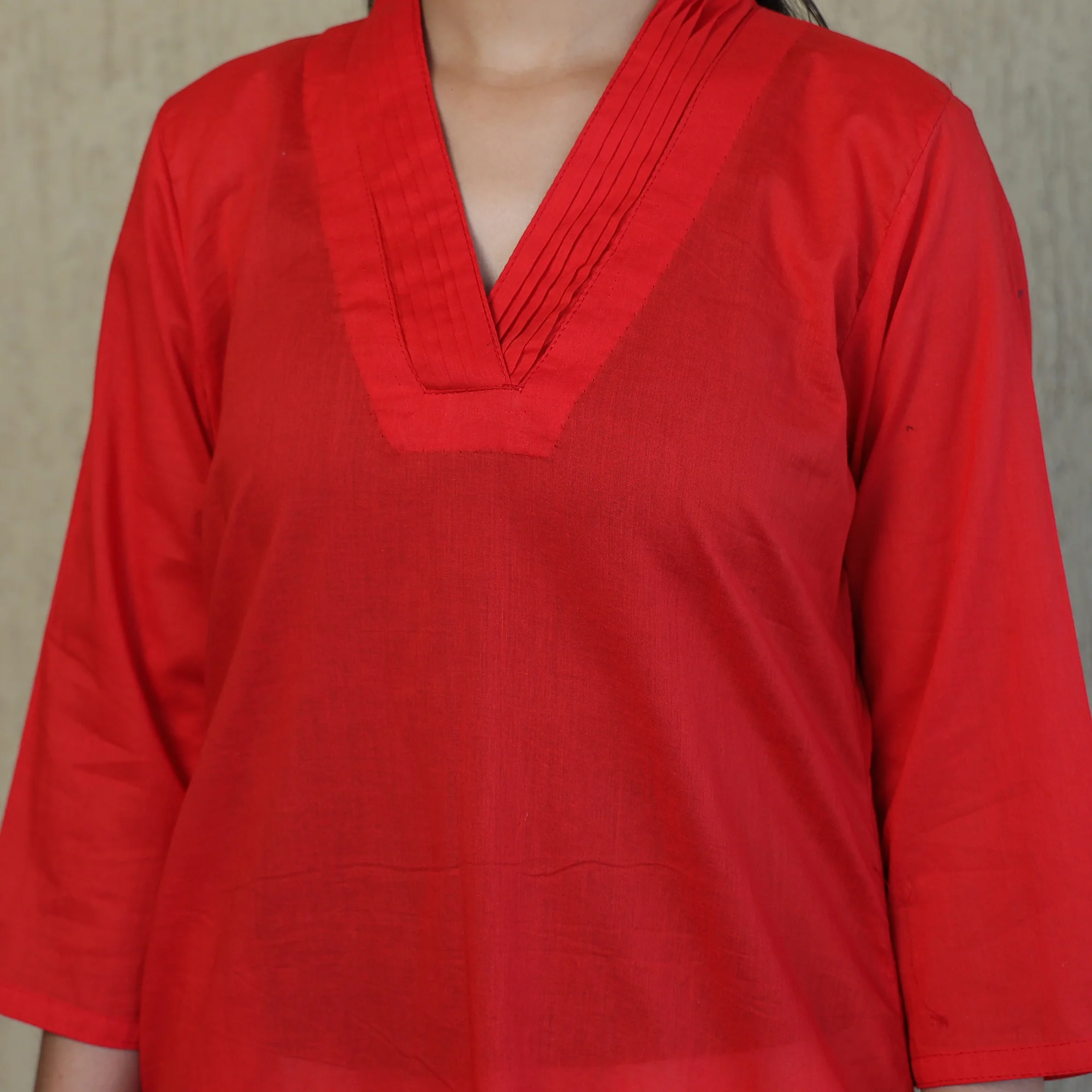 Red - Mulmalai Cotton Plain Dyed Straight Kurta - Image 4