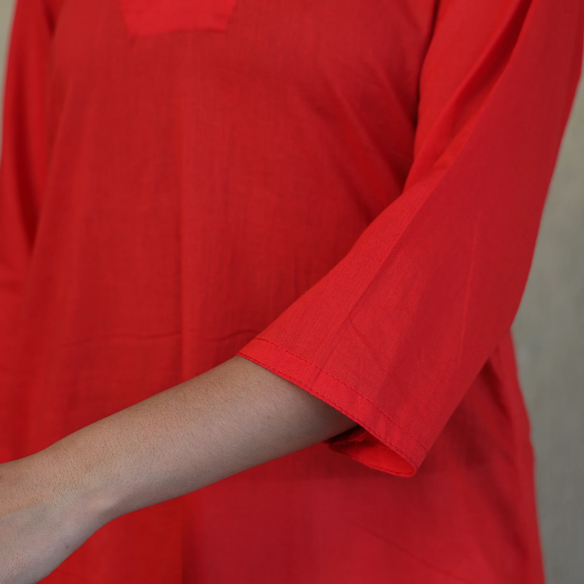 Red - Mulmalai Cotton Plain Dyed Straight Kurta - Image 5
