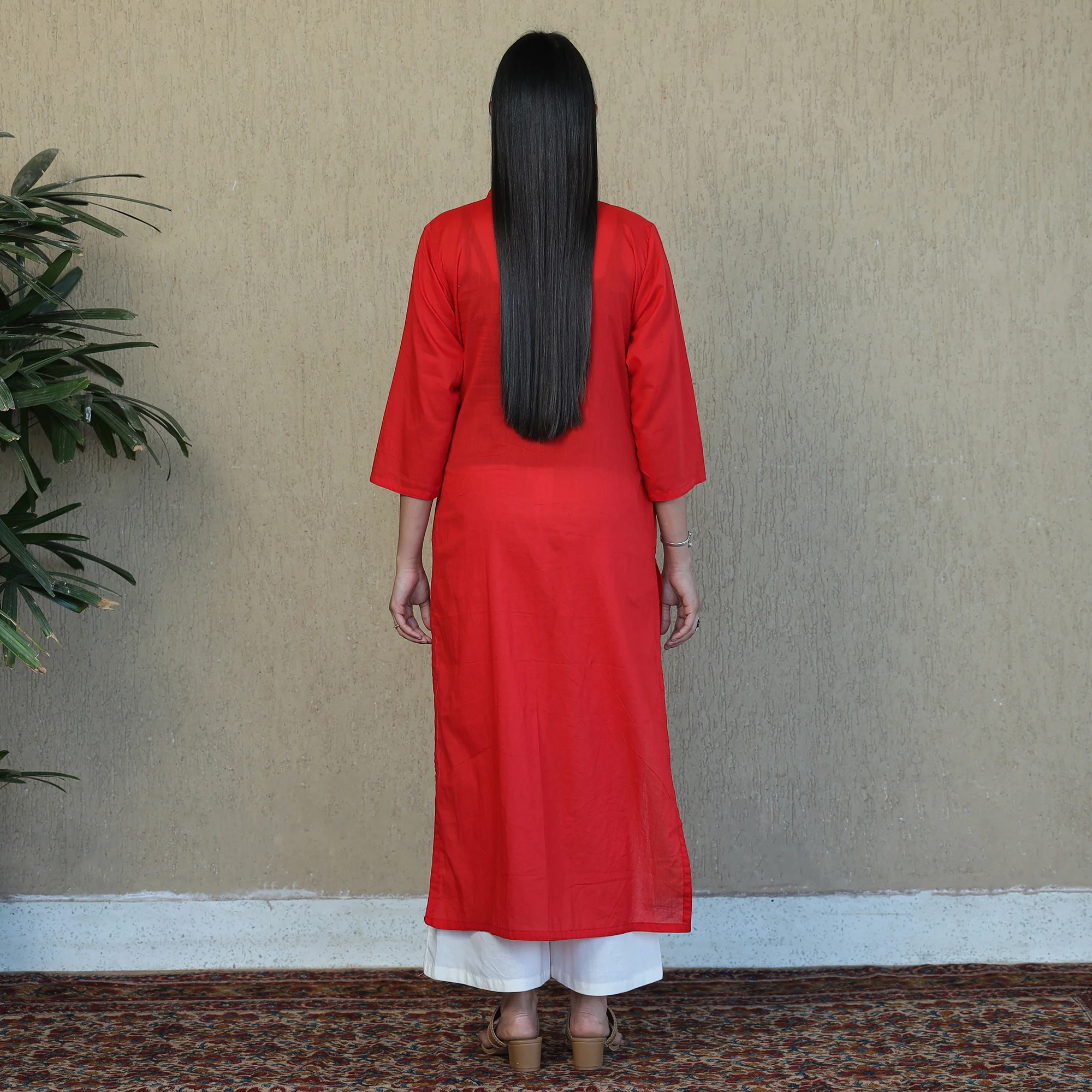 Red - Mulmalai Cotton Plain Dyed Straight Kurta - Image 6