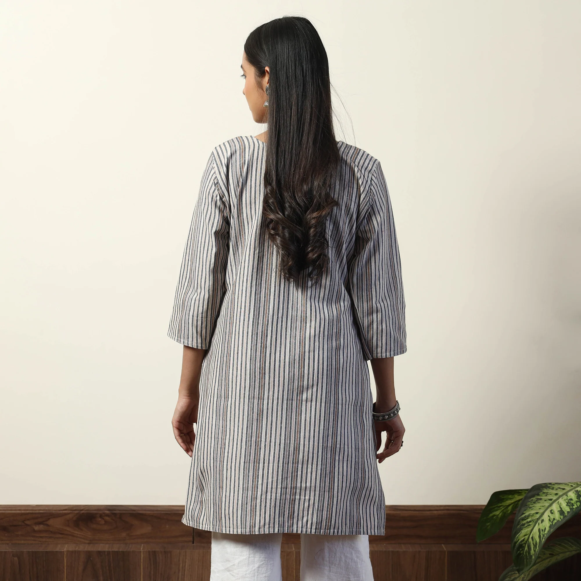 Grey - Jhiri Handloom Cotton Straight Short Kurta - Image 4