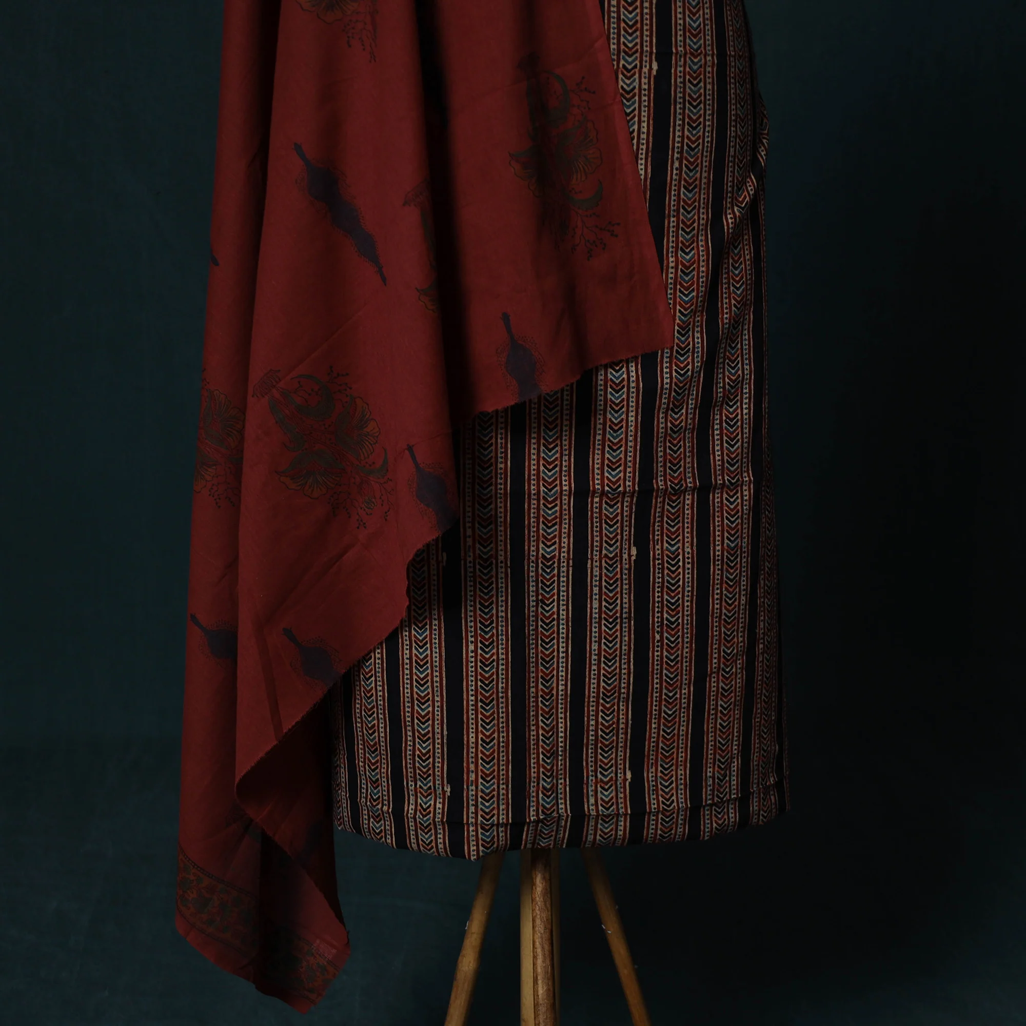 Ajrakh Hand Block Print Natural Dyed Cotton 2pc Unstitched Dress Material Kurta Set with Jewellery Set 16 - Image 4