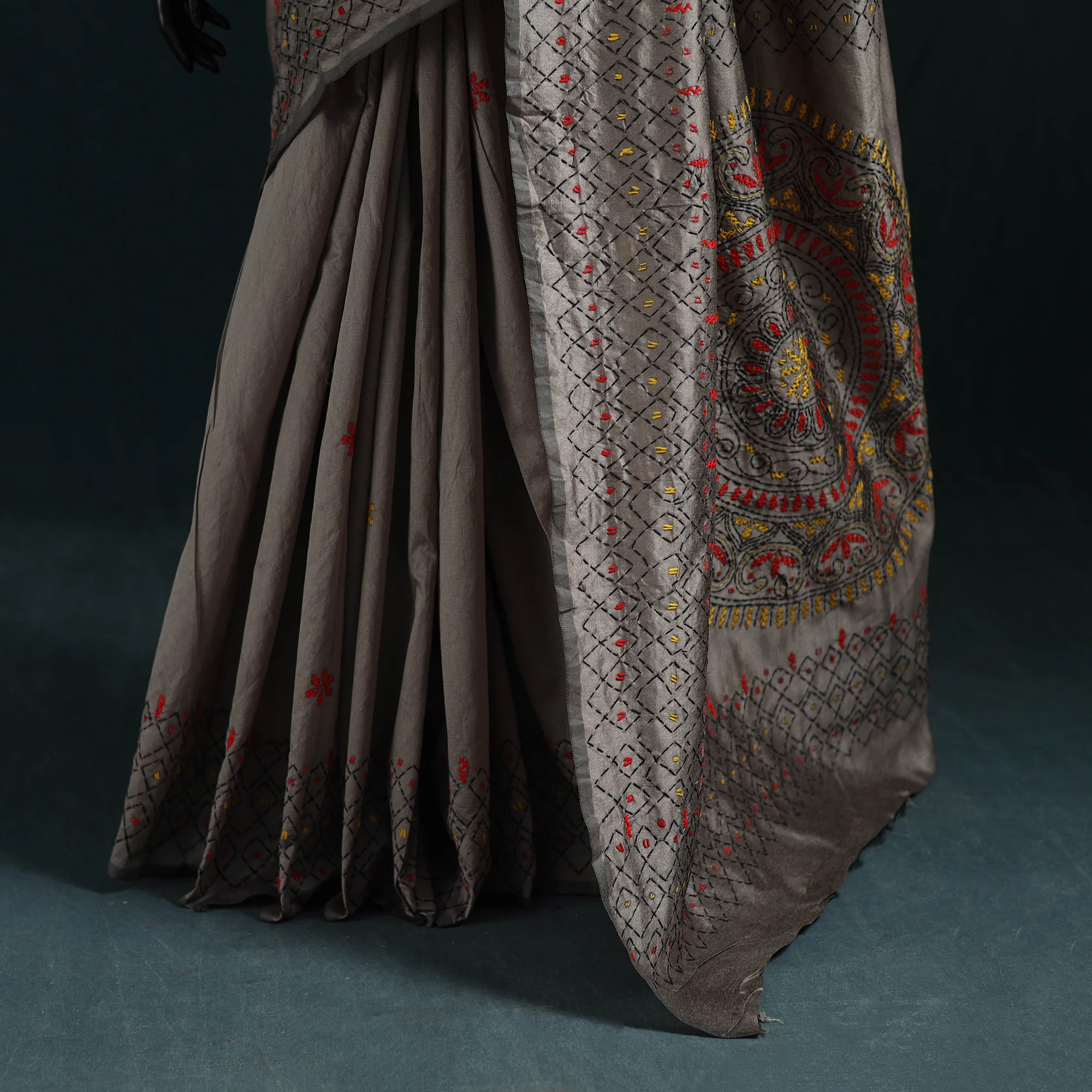 Bengal Hand Embroidery Silk Nakshi Kantha Saree 01 - Image 4