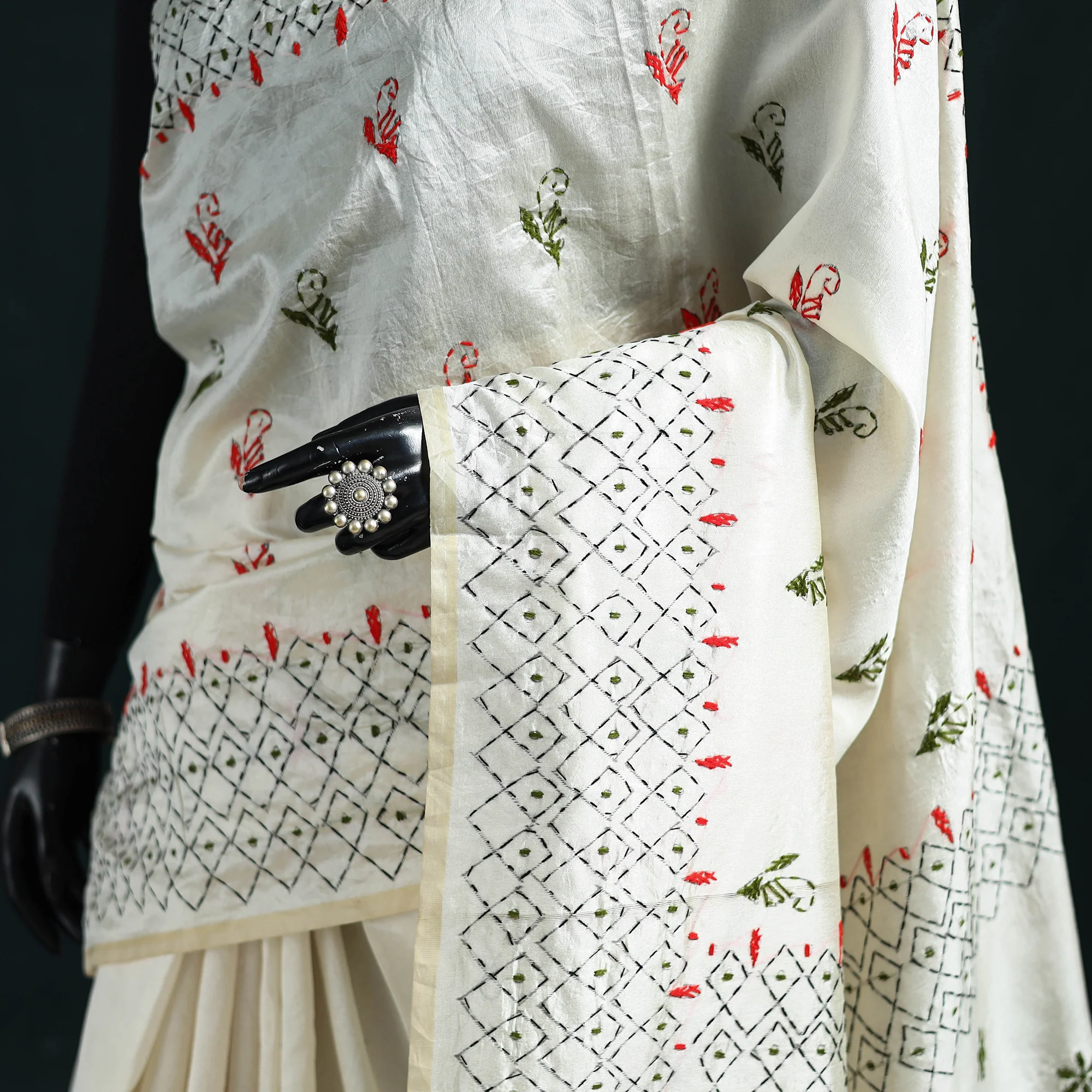 Bengal Hand Embroidery Silk Nakshi Kantha Saree 06 - Image 3