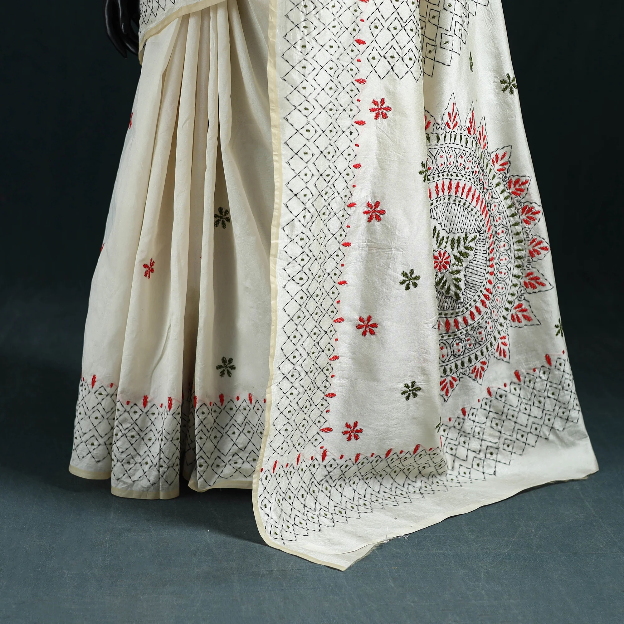 Bengal Hand Embroidery Silk Nakshi Kantha Saree 06 - Image 4