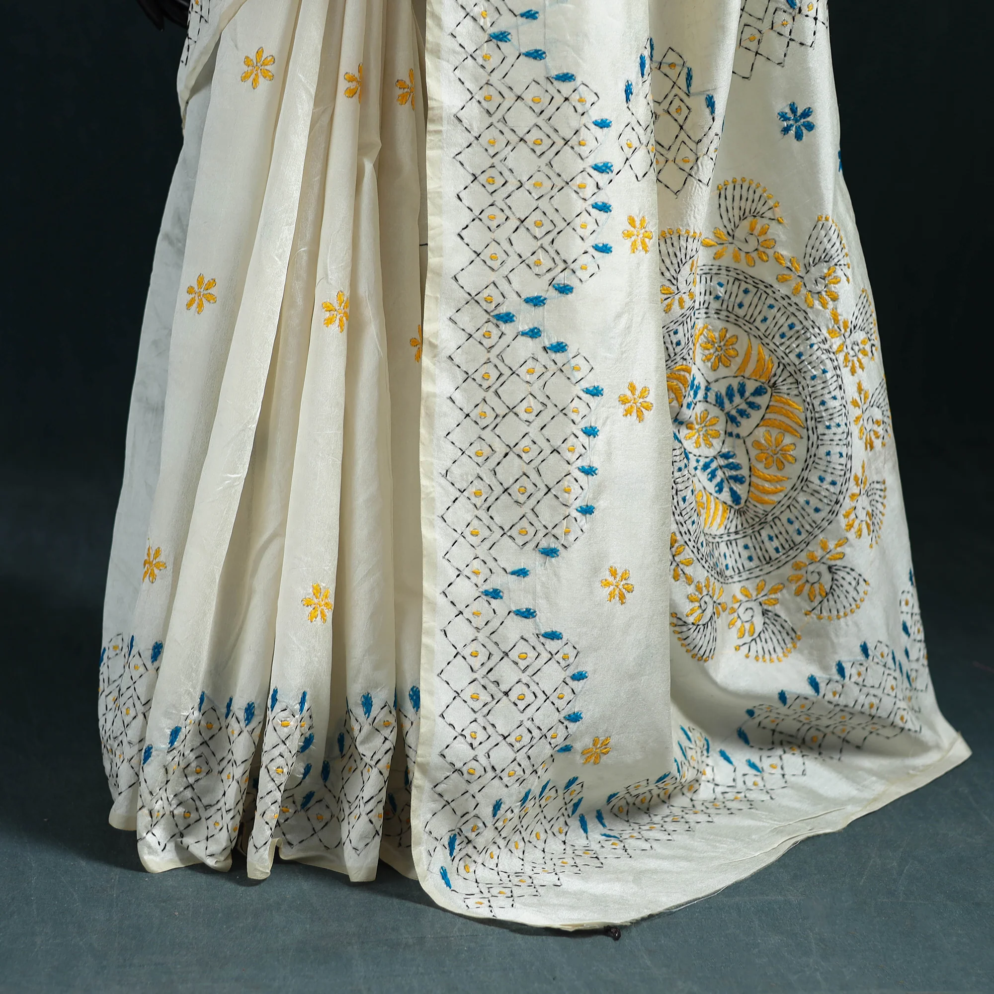 Bengal Hand Embroidery Silk Nakshi Kantha Saree 08 - Image 4