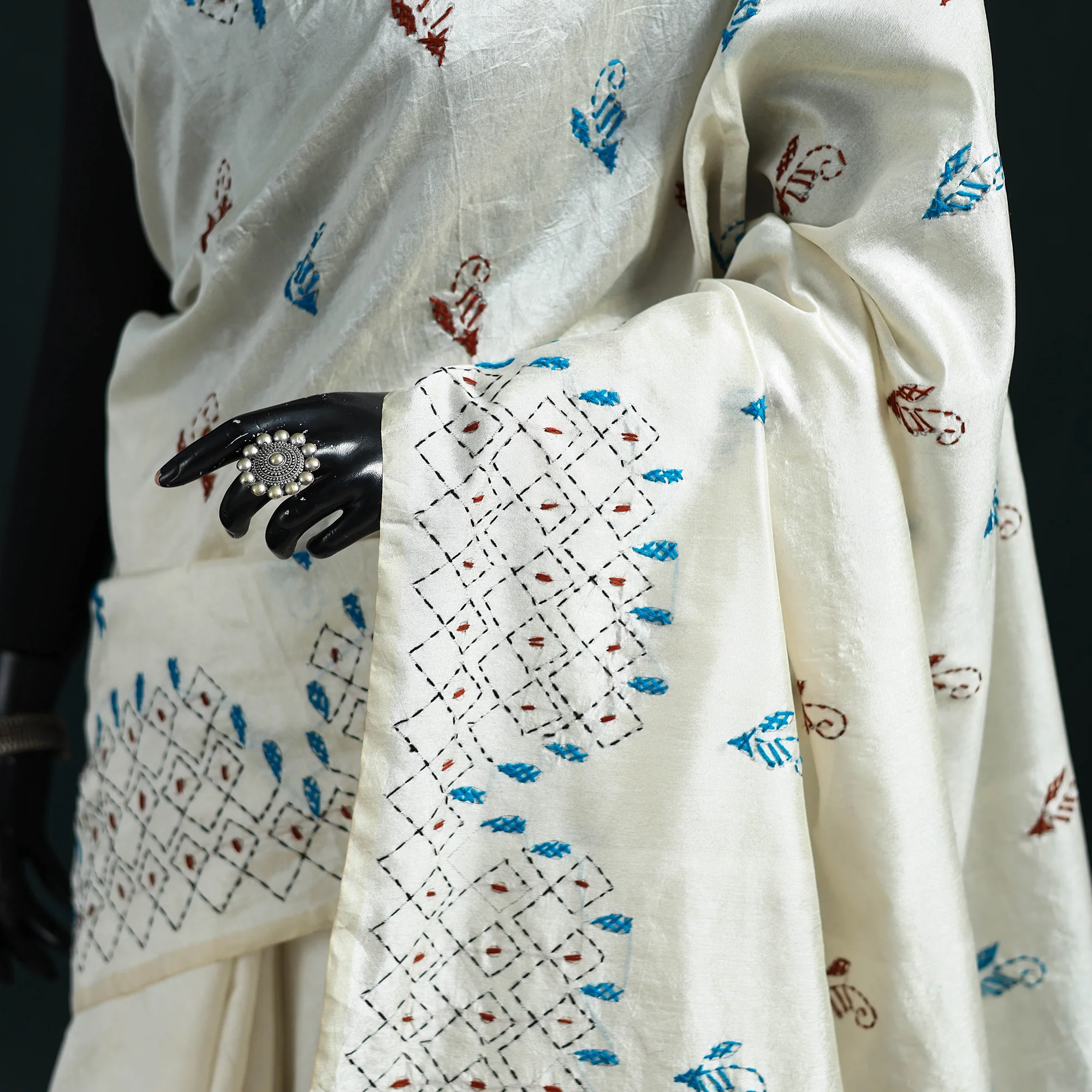 Bengal Hand Embroidery Silk Nakshi Kantha Saree 09 - Image 3