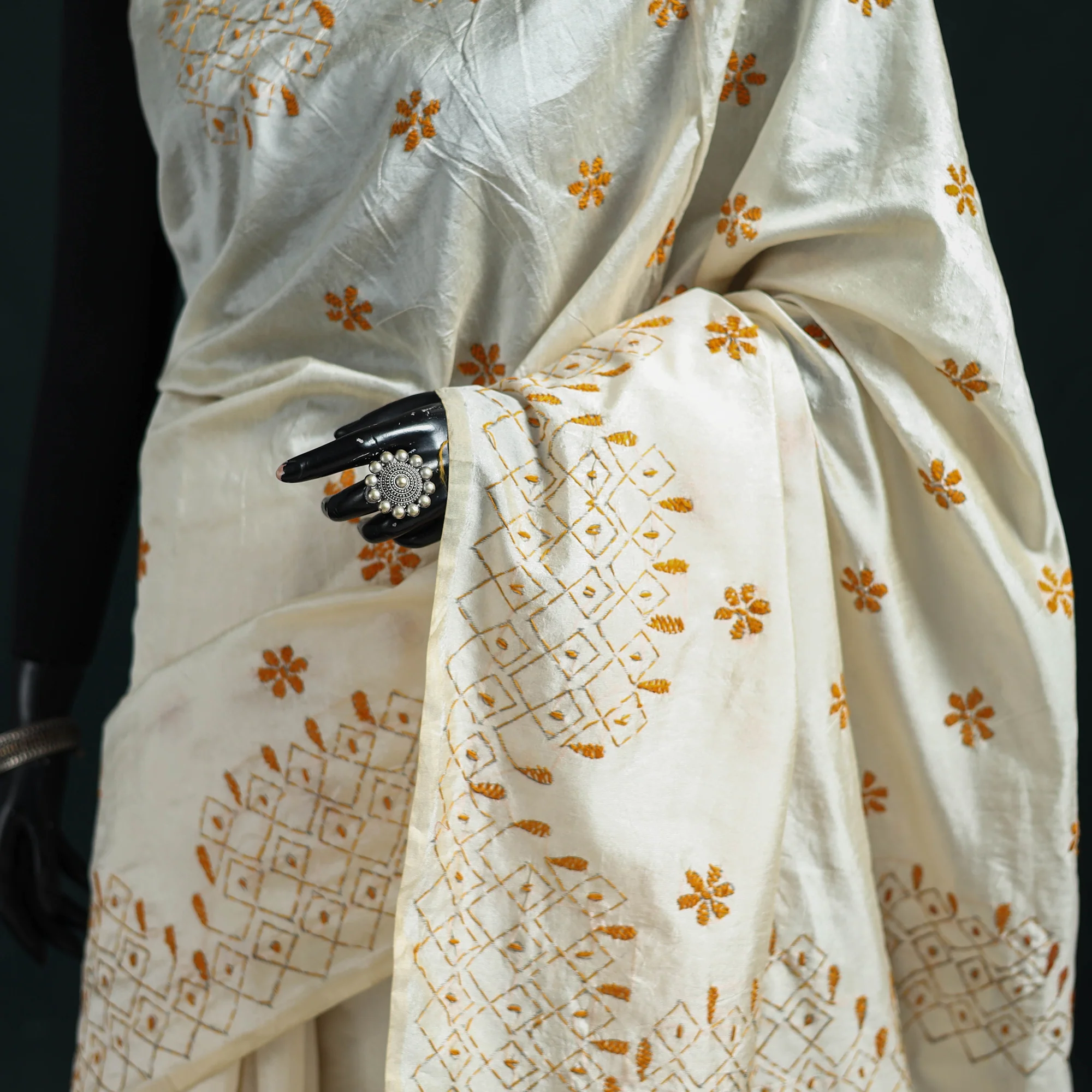 Bengal Hand Embroidery Silk Nakshi Kantha Saree 10 - Image 3