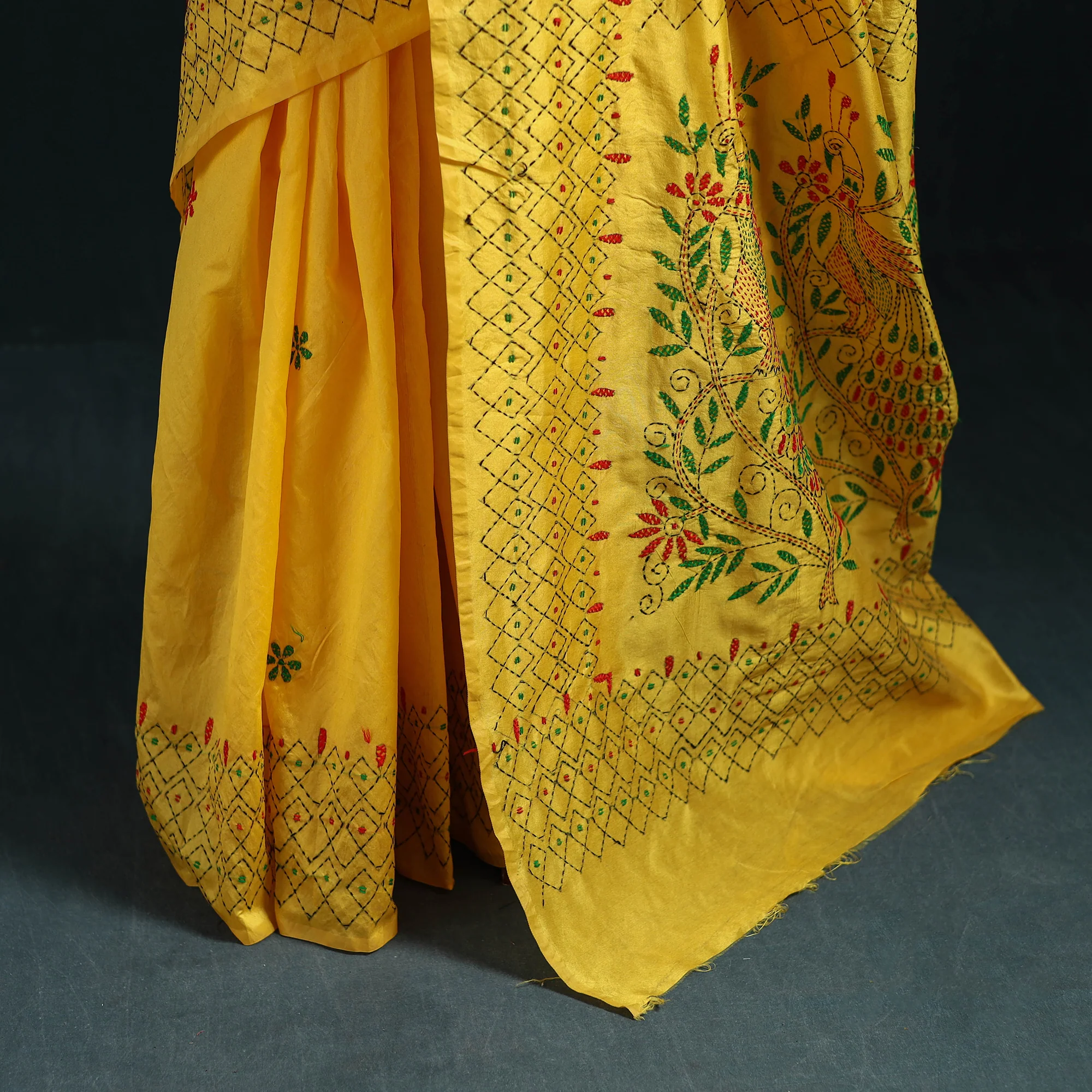 Bengal Hand Embroidery Silk Nakshi Kantha Saree 11 - Image 4