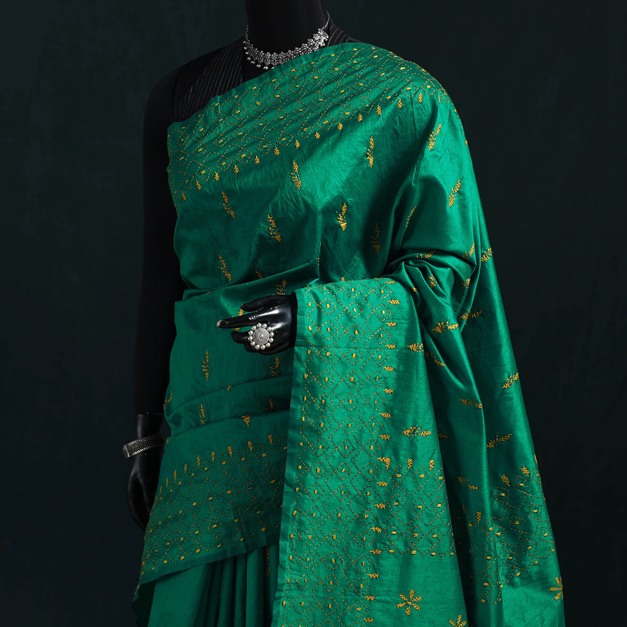 Bengal Hand Embroidery Silk Nakshi Kantha Saree 17 - Image 2