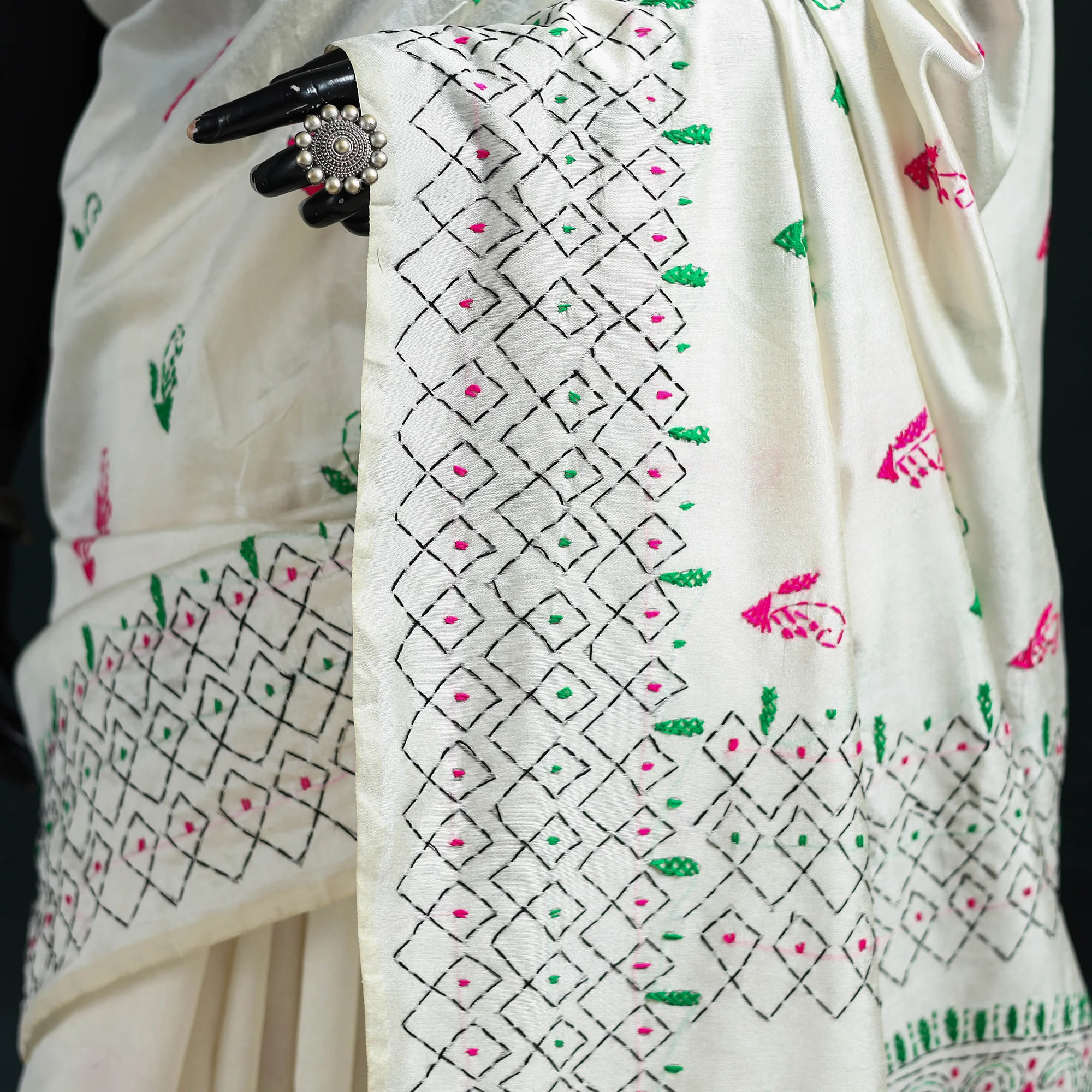 Bengal Hand Embroidery Silk Nakshi Kantha Saree 20 - Image 3