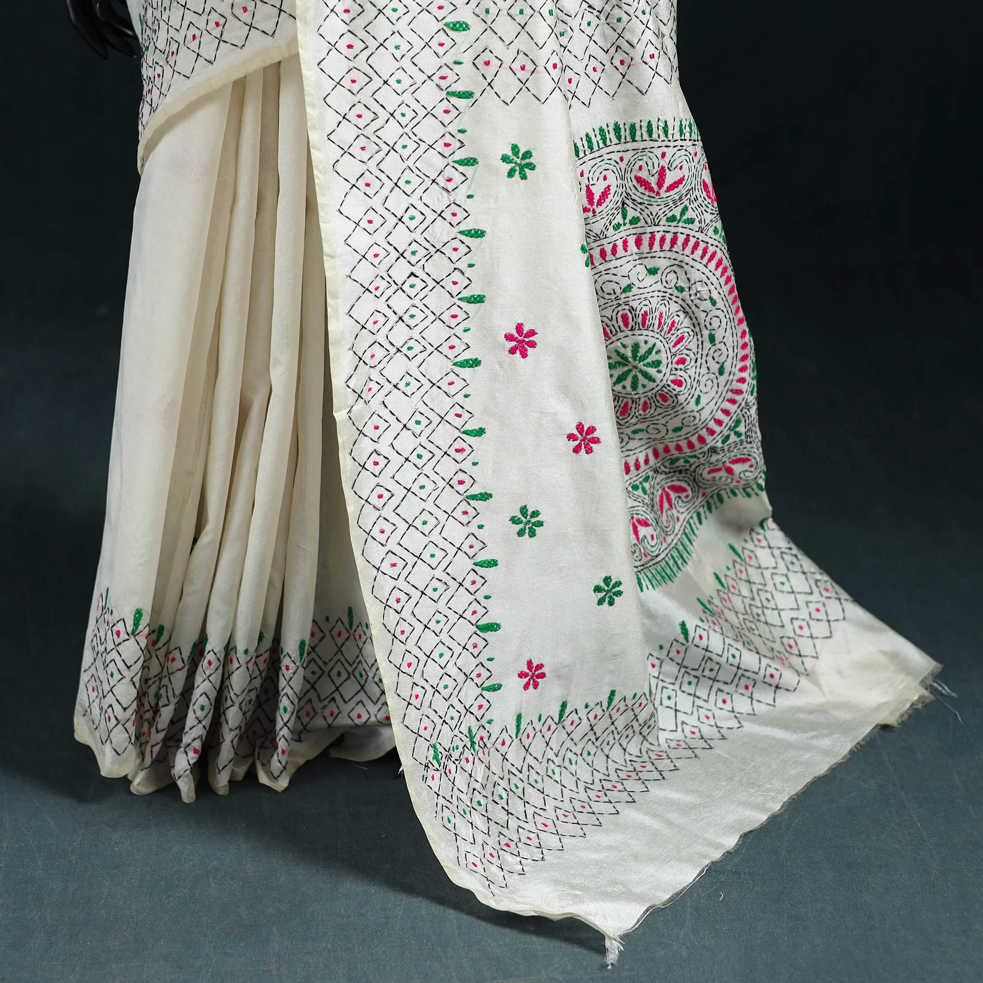 Bengal Hand Embroidery Silk Nakshi Kantha Saree 20 - Image 4