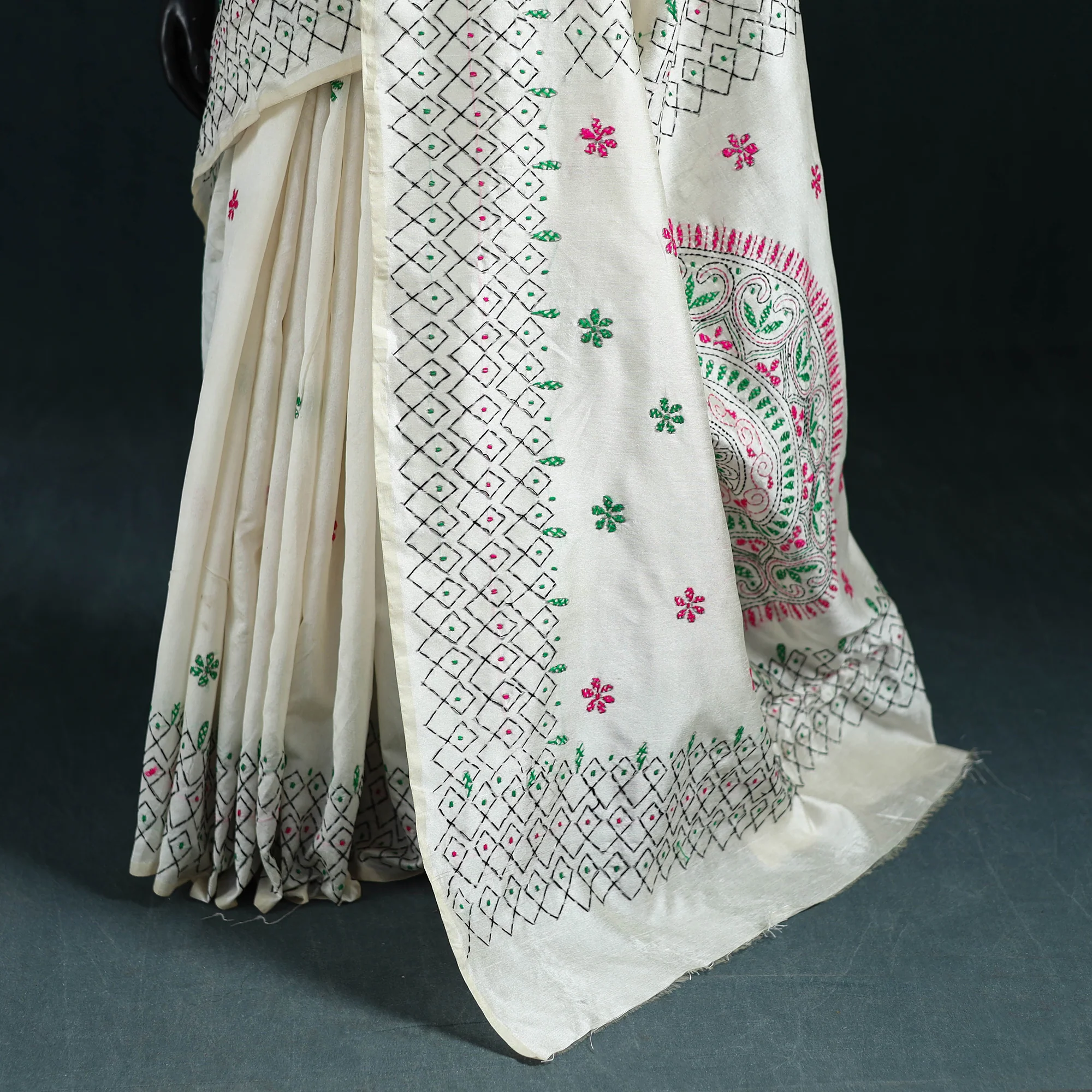Bengal Hand Embroidery Silk Nakshi Kantha Saree 21 - Image 4