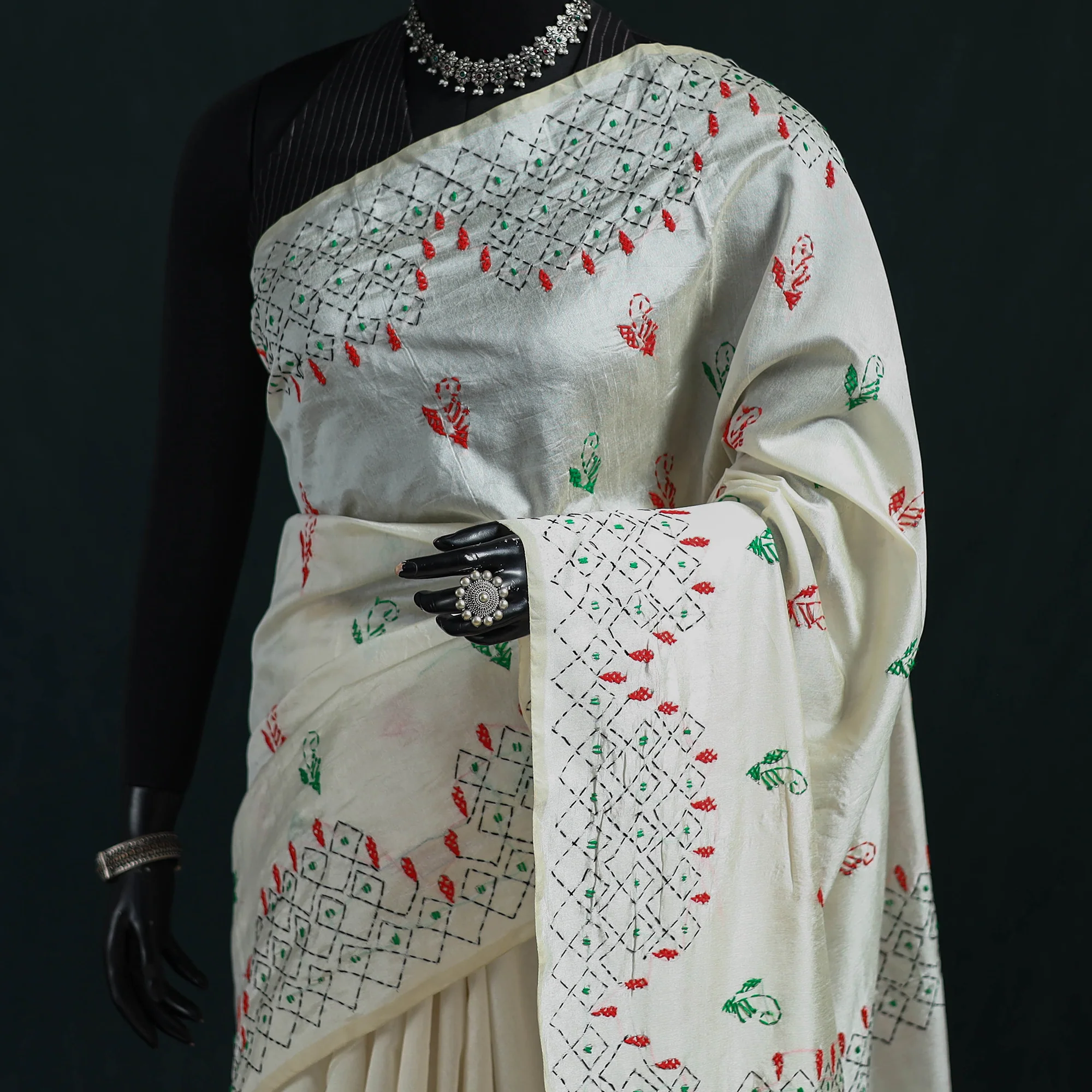 Bengal Hand Embroidery Silk Nakshi Kantha Saree 23 - Image 2