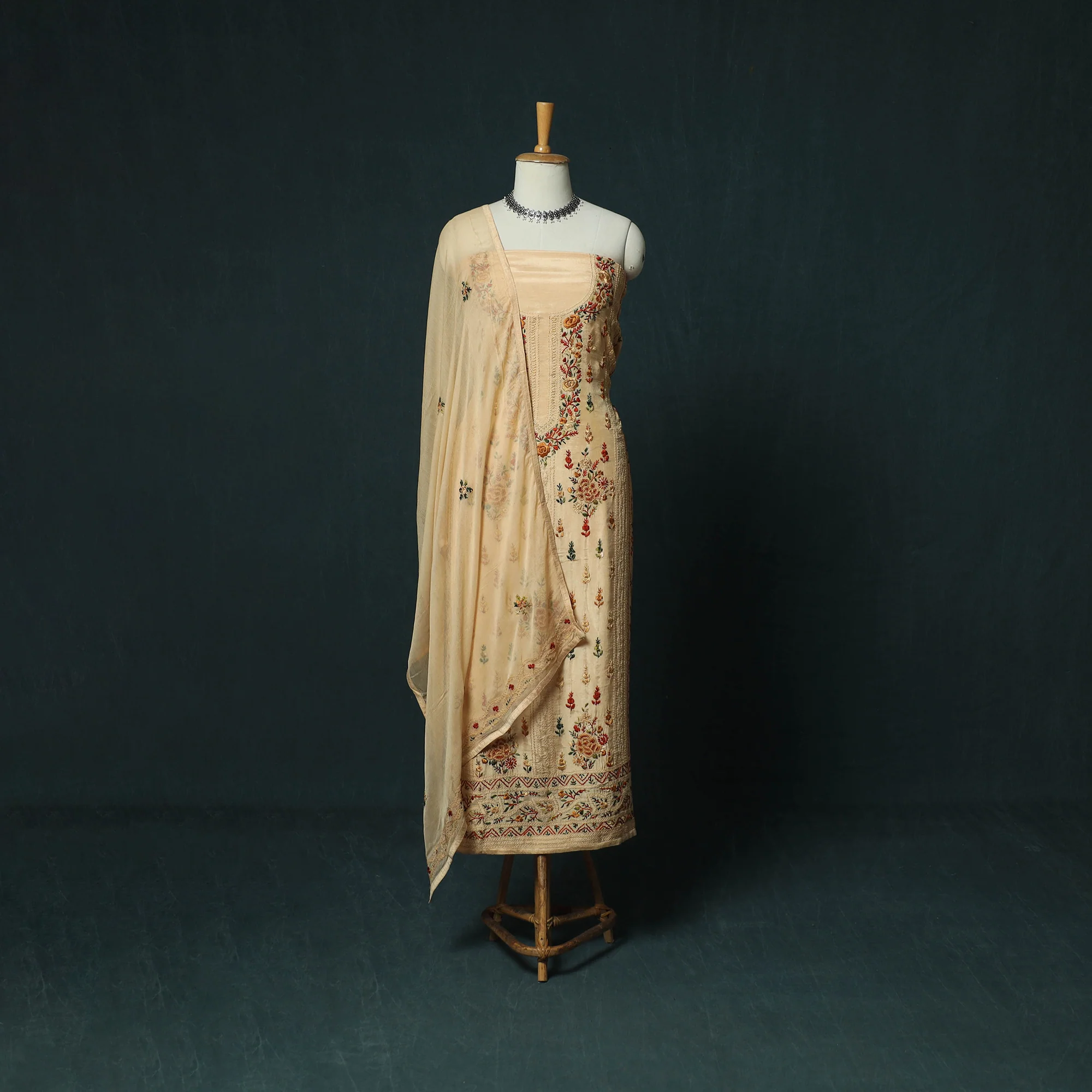 Hand Embroidered Muslin 3pc Unstitched Dress Material 01