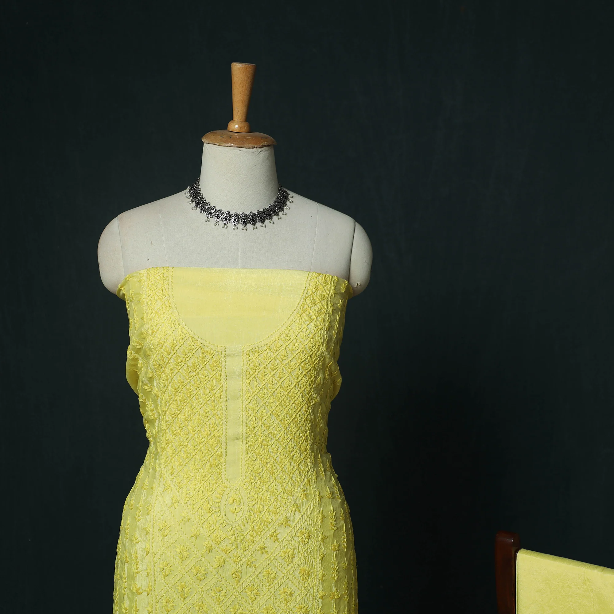 Hand Embroidered Muslin 3pc Unstitched Dress Material 22 - Image 4