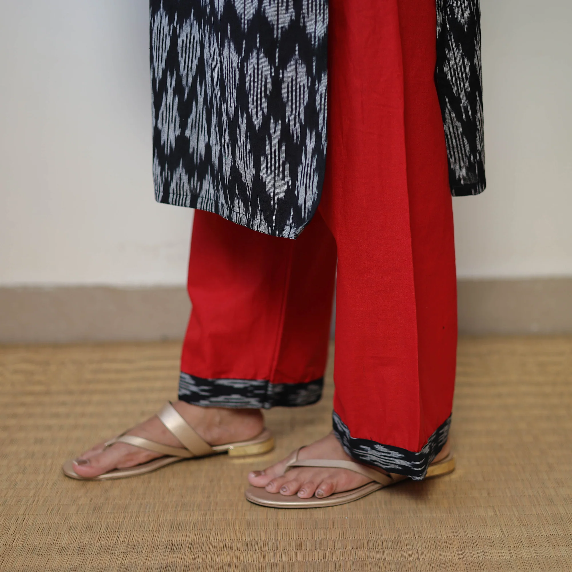 Black - Handloom Cotton Pochampally Ikat Kurta Set 09 - Image 6