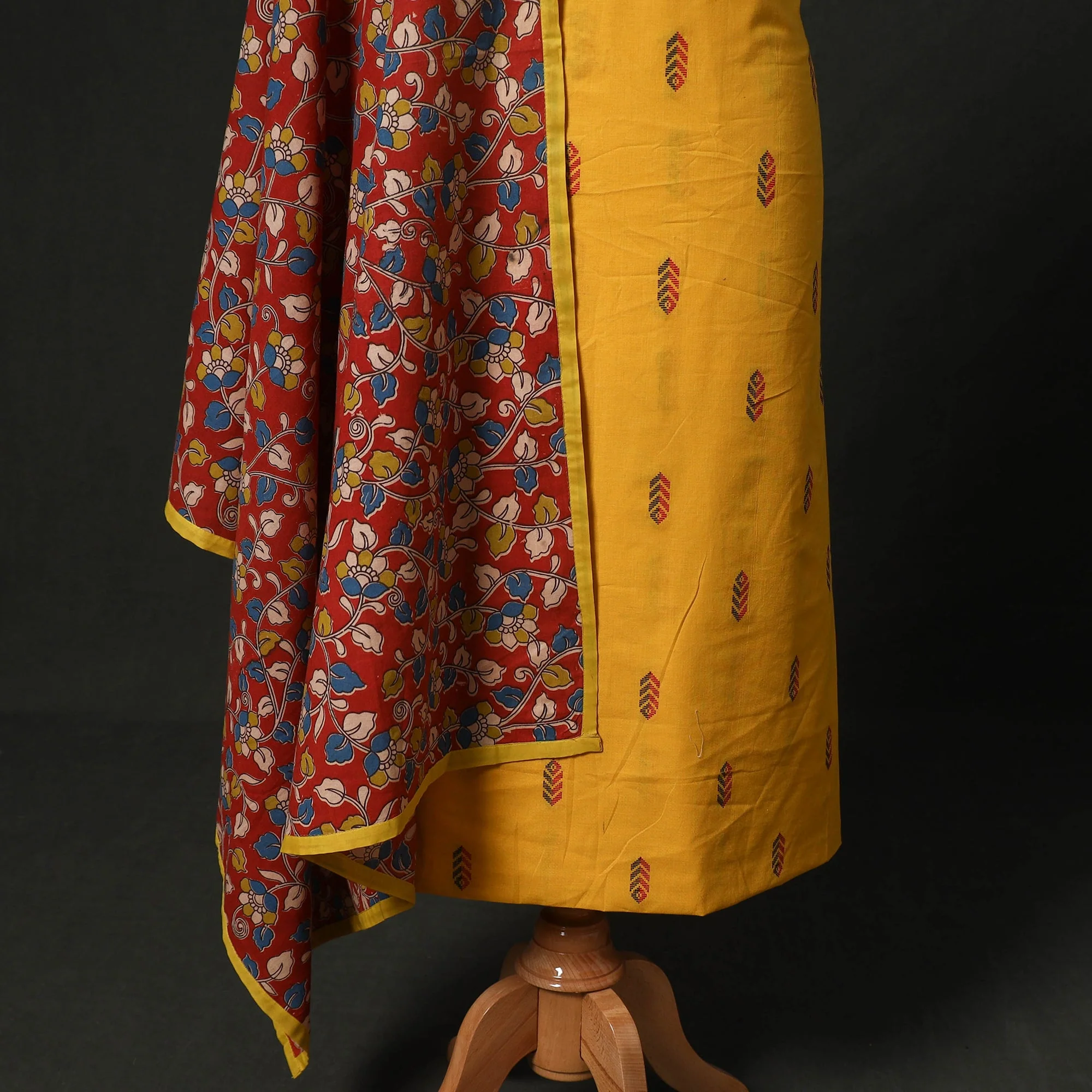 Yellow - Jacquard Cotton 2pc Unstitched Dress Material Kurta Set with Jewellery Set 11 - Image 4
