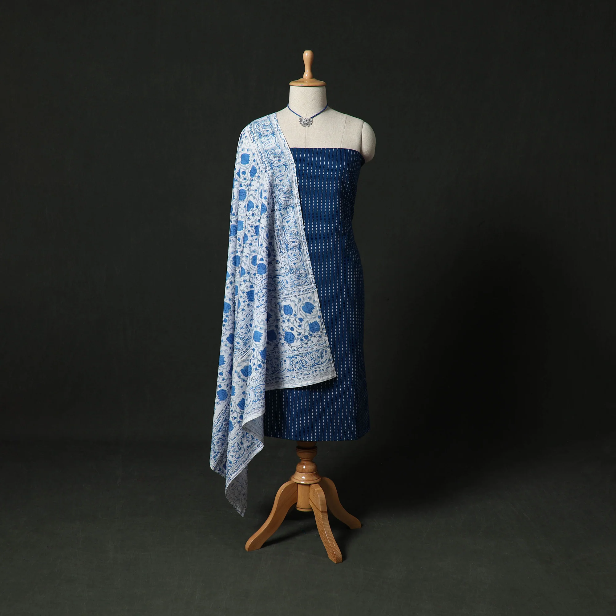 Jacquard Woven 2pc Cotton Unstitched Dress Material Kurta Set with Jewellery 01