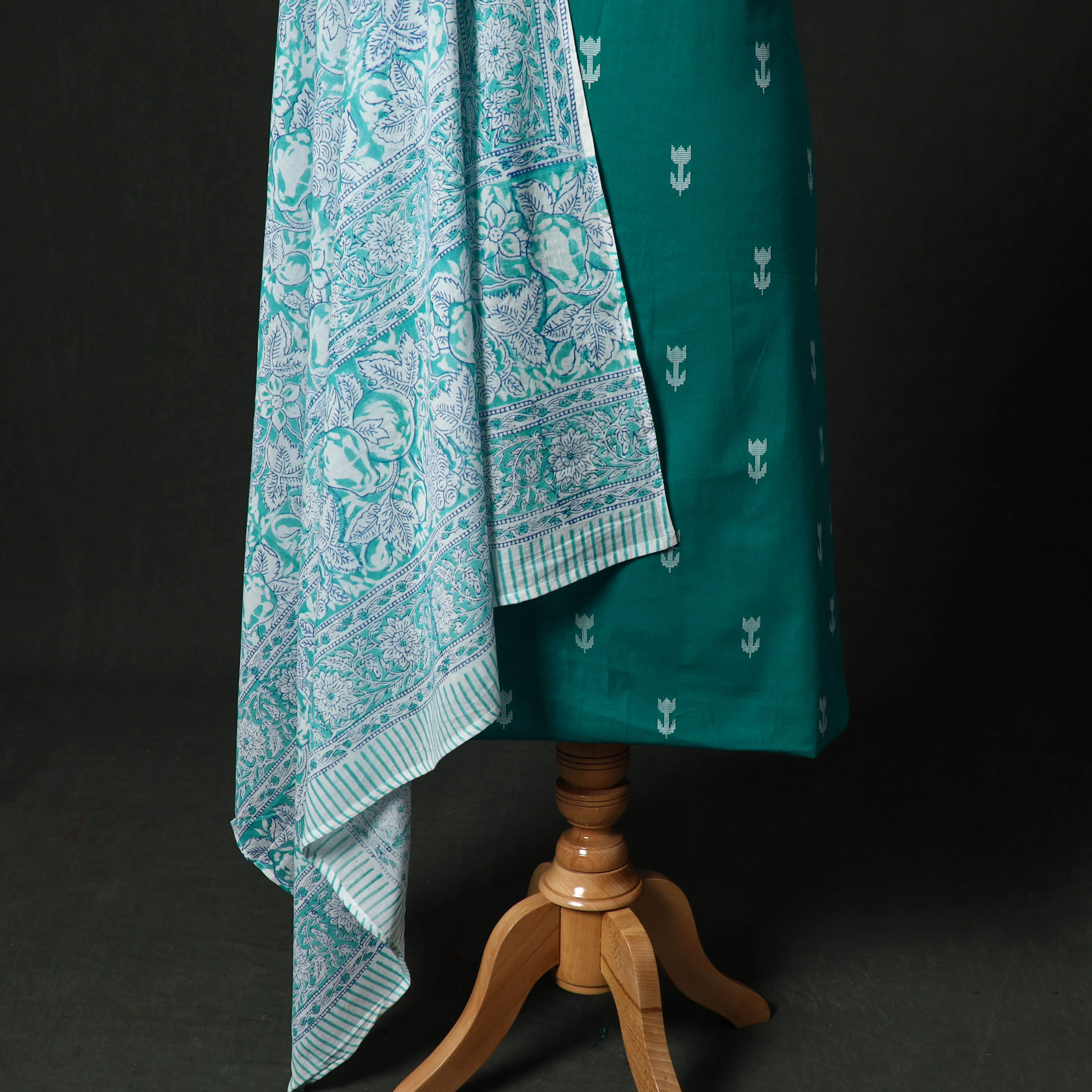 Jacquard Woven 2pc Cotton Unstitched Dress Material Kurta Set with Jewellery 03 - Image 4