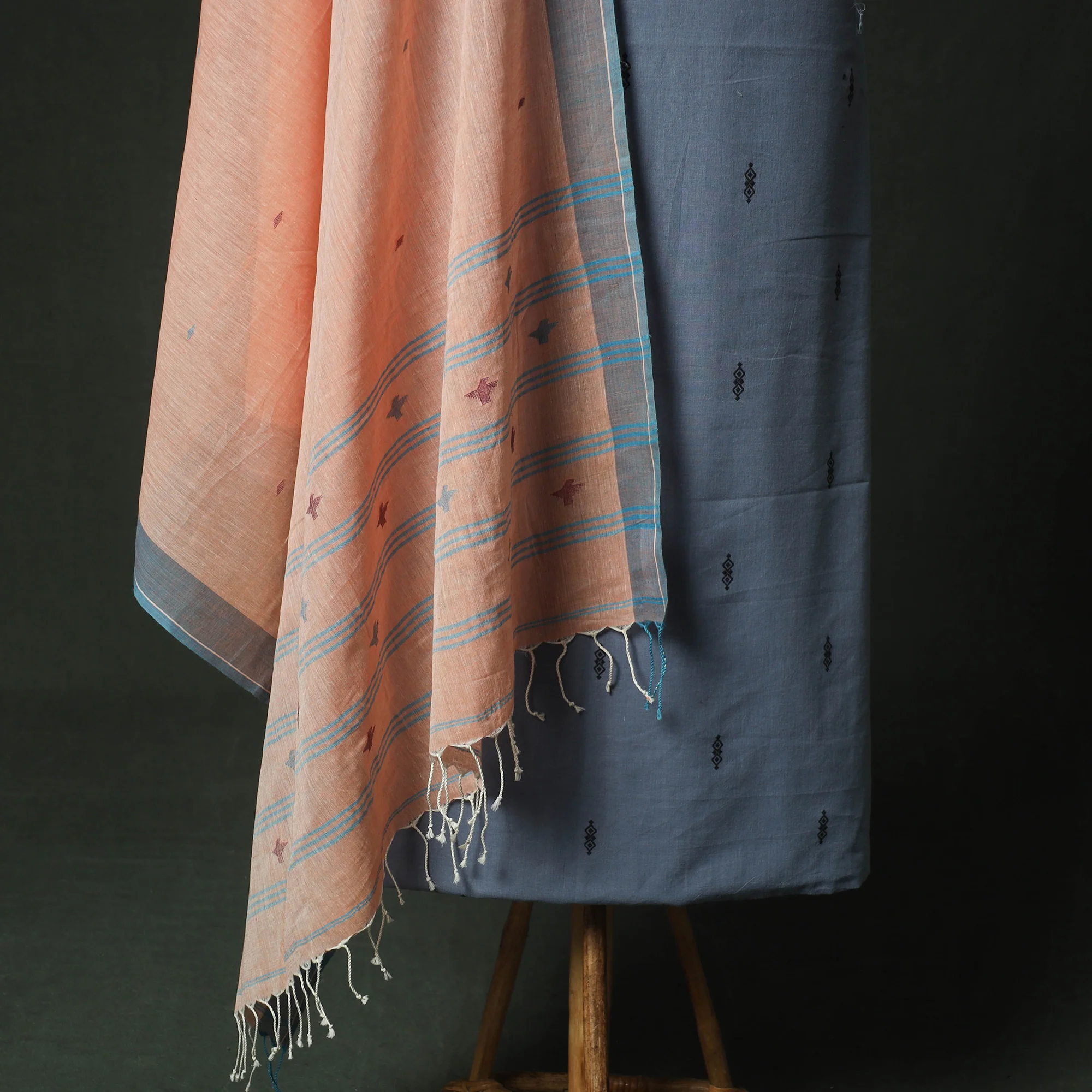 Jacquard Woven 2pc Cotton Unstitched Dress Material Kurta Set with Jewellery 05 - Image 4