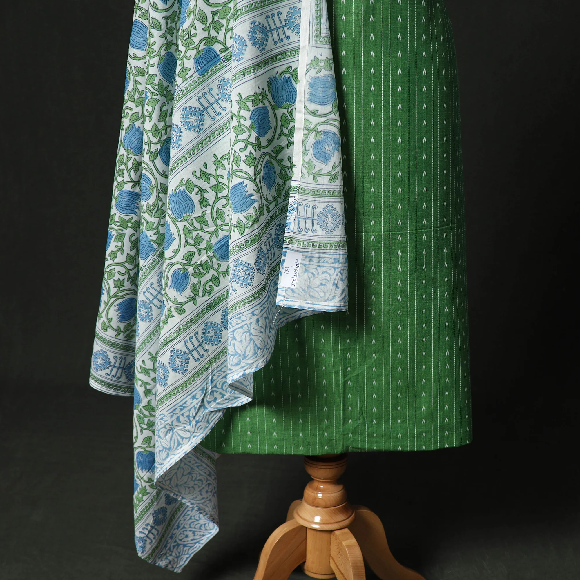 Jacquard Woven 2pc Cotton Unstitched Dress Material Kurta Set with Jewellery 07 - Image 4