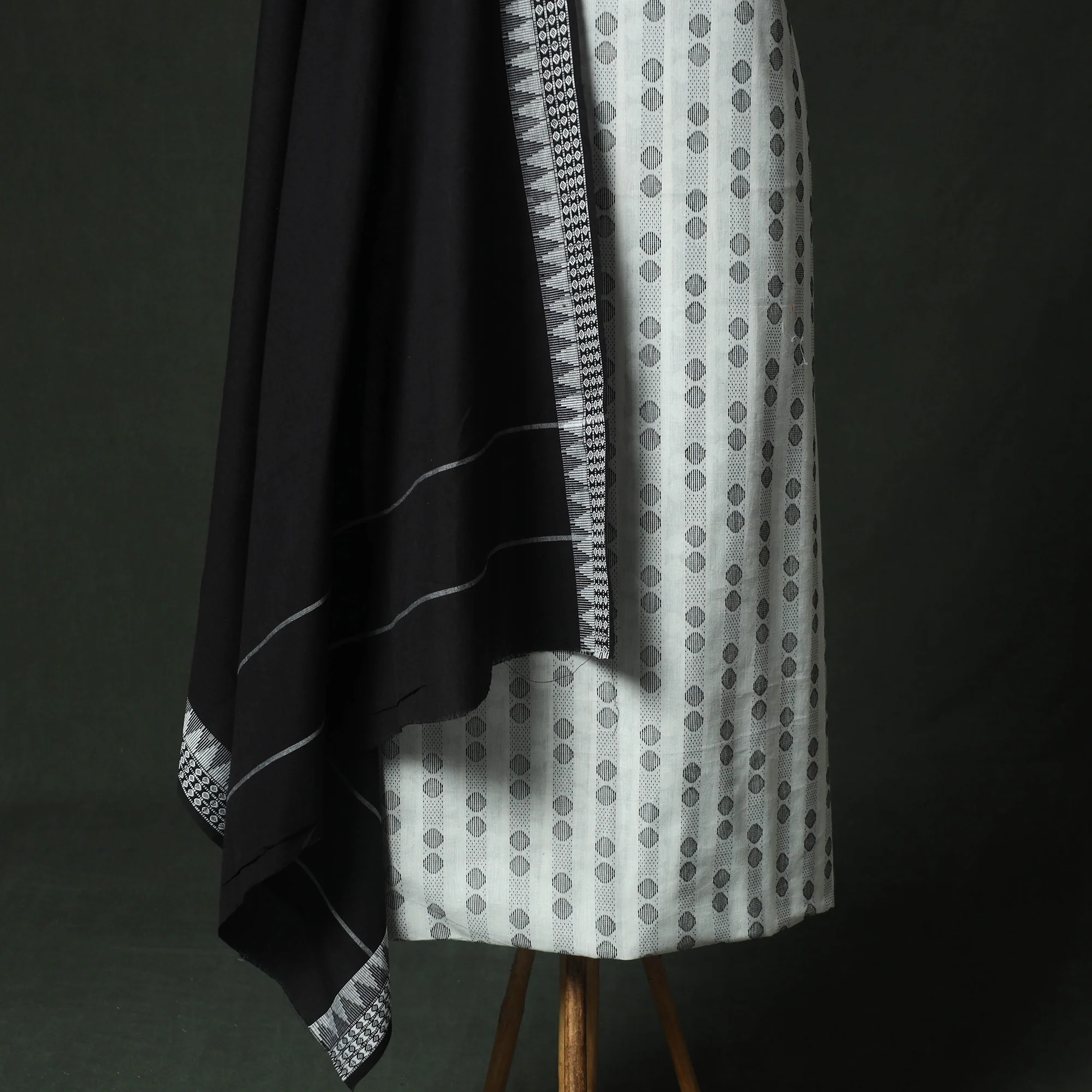 Jacquard Woven 2pc Cotton Unstitched Dress Material Kurta Set with Jewellery 08 - Image 4