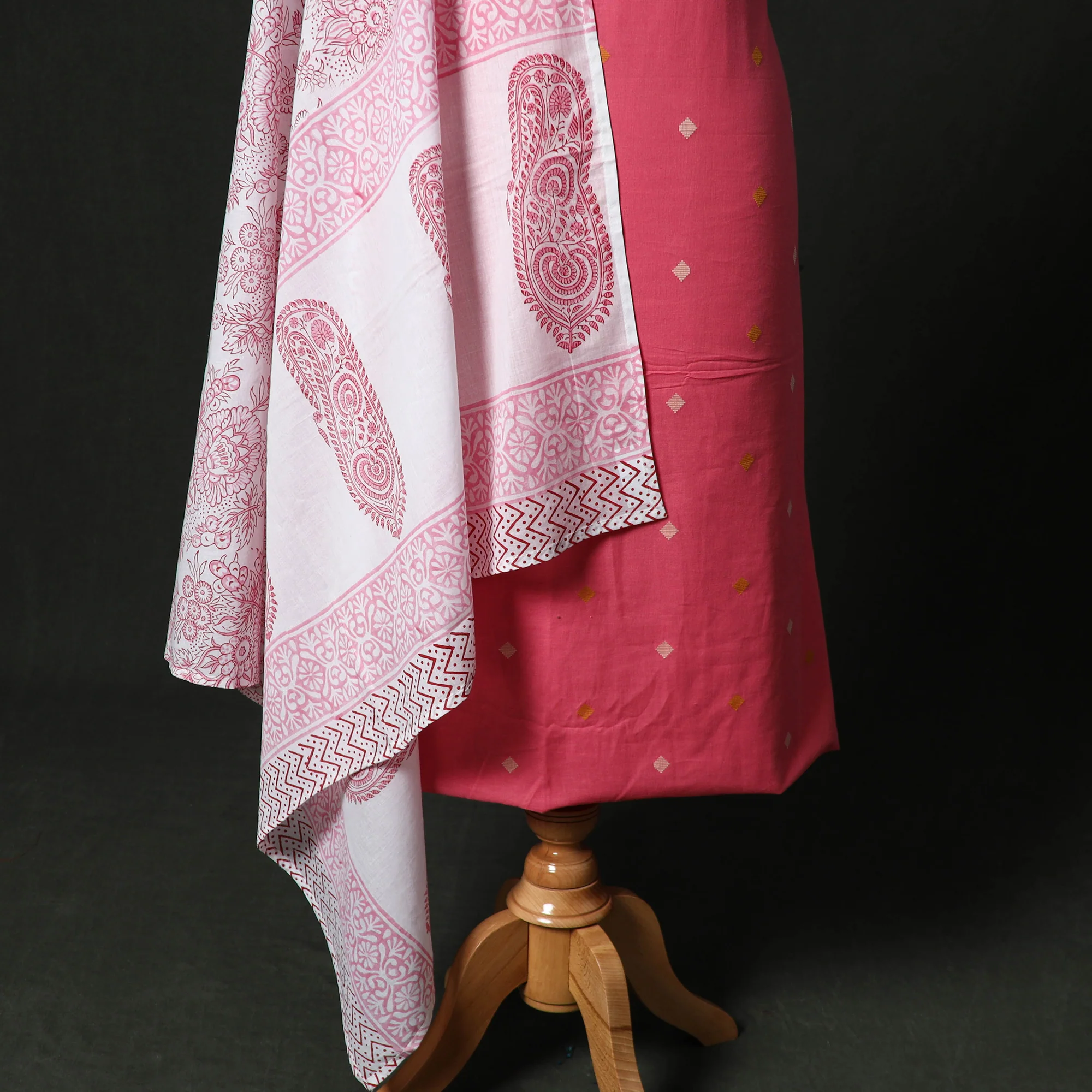 Jacquard Woven 2pc Cotton Unstitched Dress Material Kurta Set with Jewellery 09 - Image 4