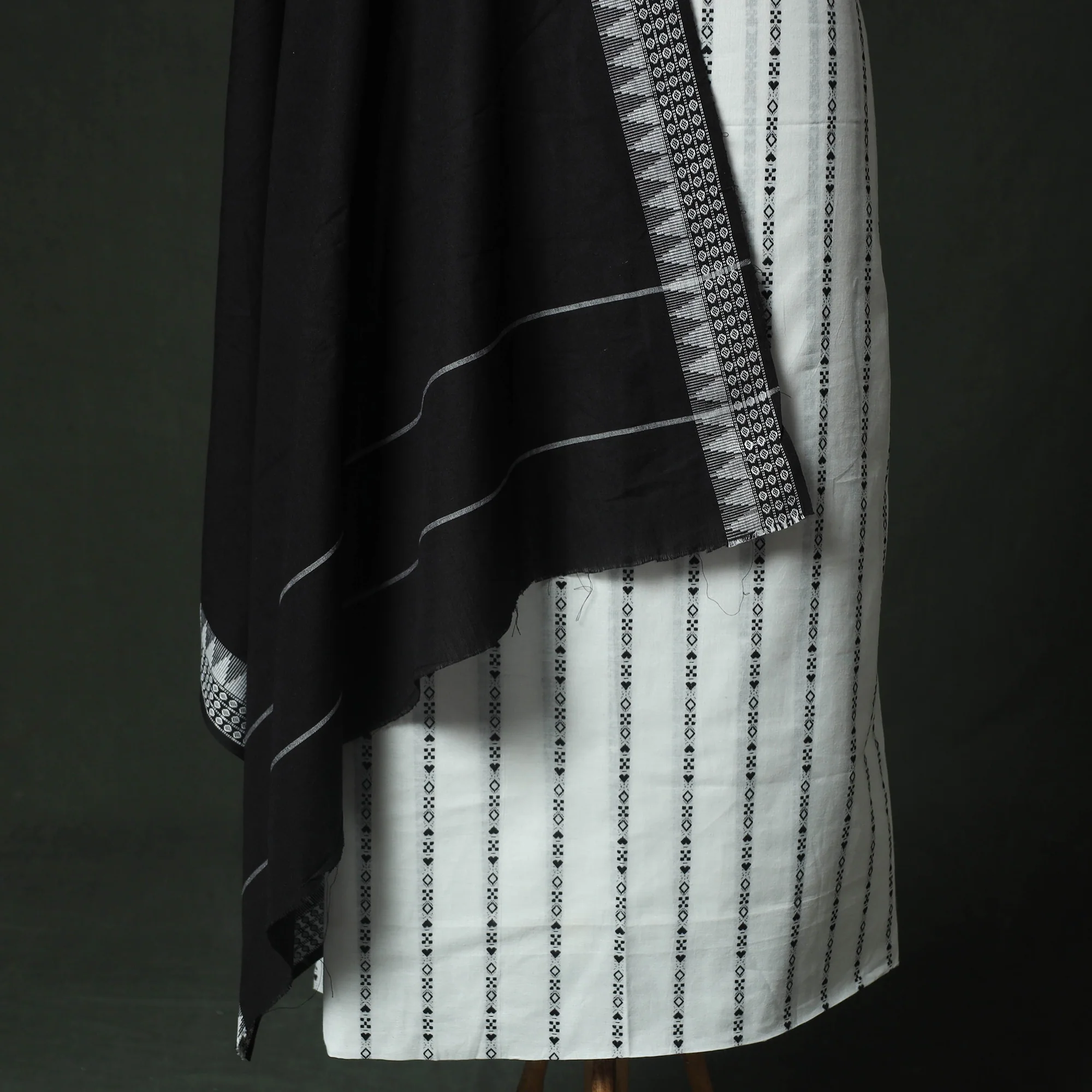 Jacquard Woven 2pc Cotton Unstitched Dress Material Kurta Set with Jewellery 11 - Image 4