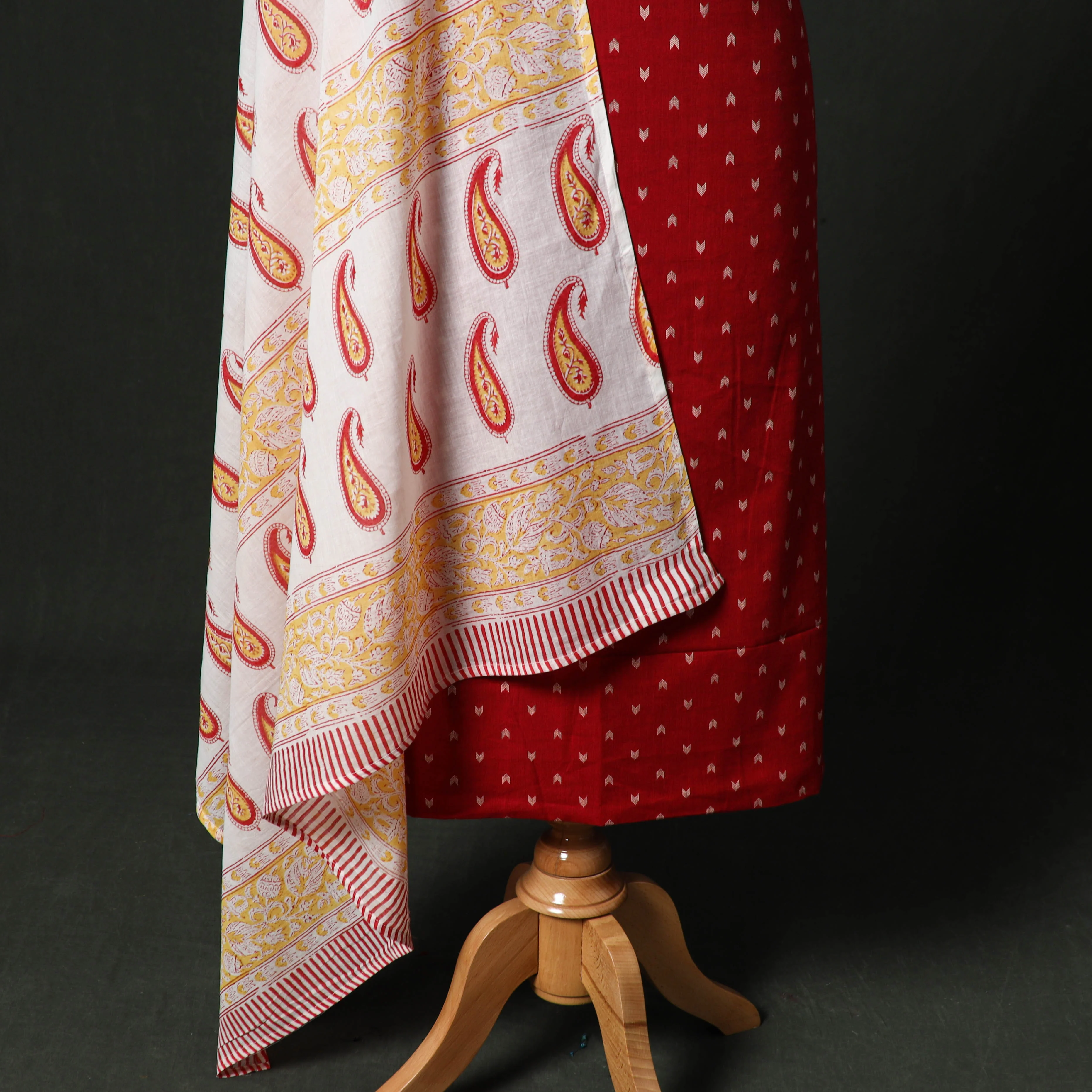 Jacquard Woven 2pc Cotton Unstitched Dress Material Kurta Set with Jewellery 12 - Image 4
