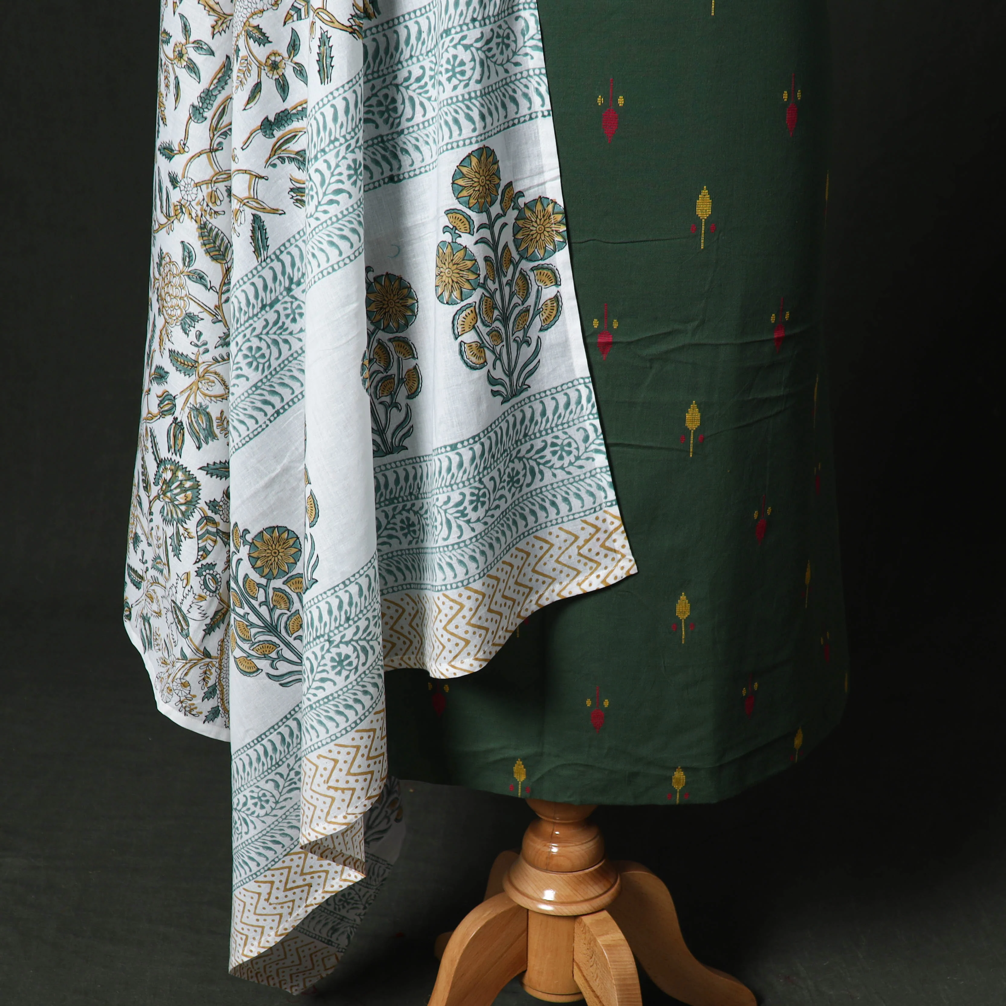 Jacquard Woven 2pc Cotton Unstitched Dress Material Kurta Set with Jewellery 13 - Image 4