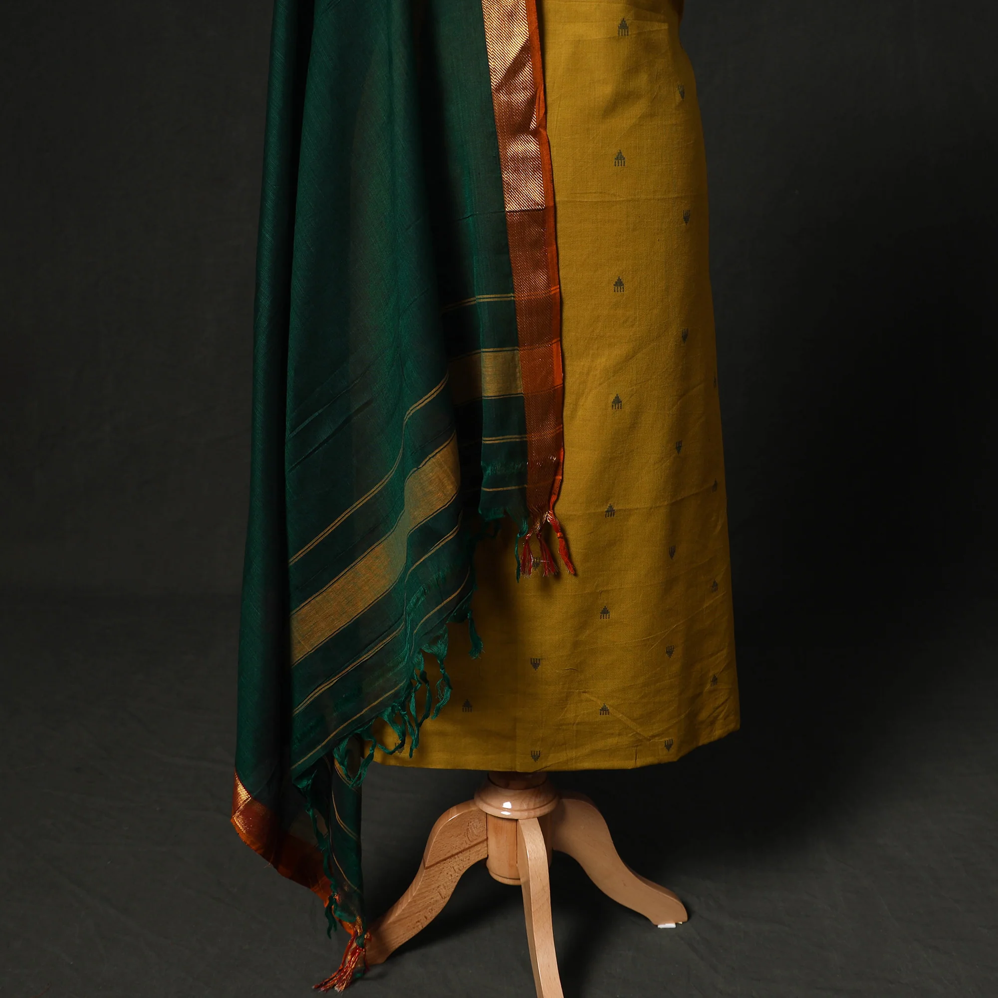 Jacquard Woven 2pc Cotton Unstitched Dress Material Kurta Set with Jewellery 14 - Image 4