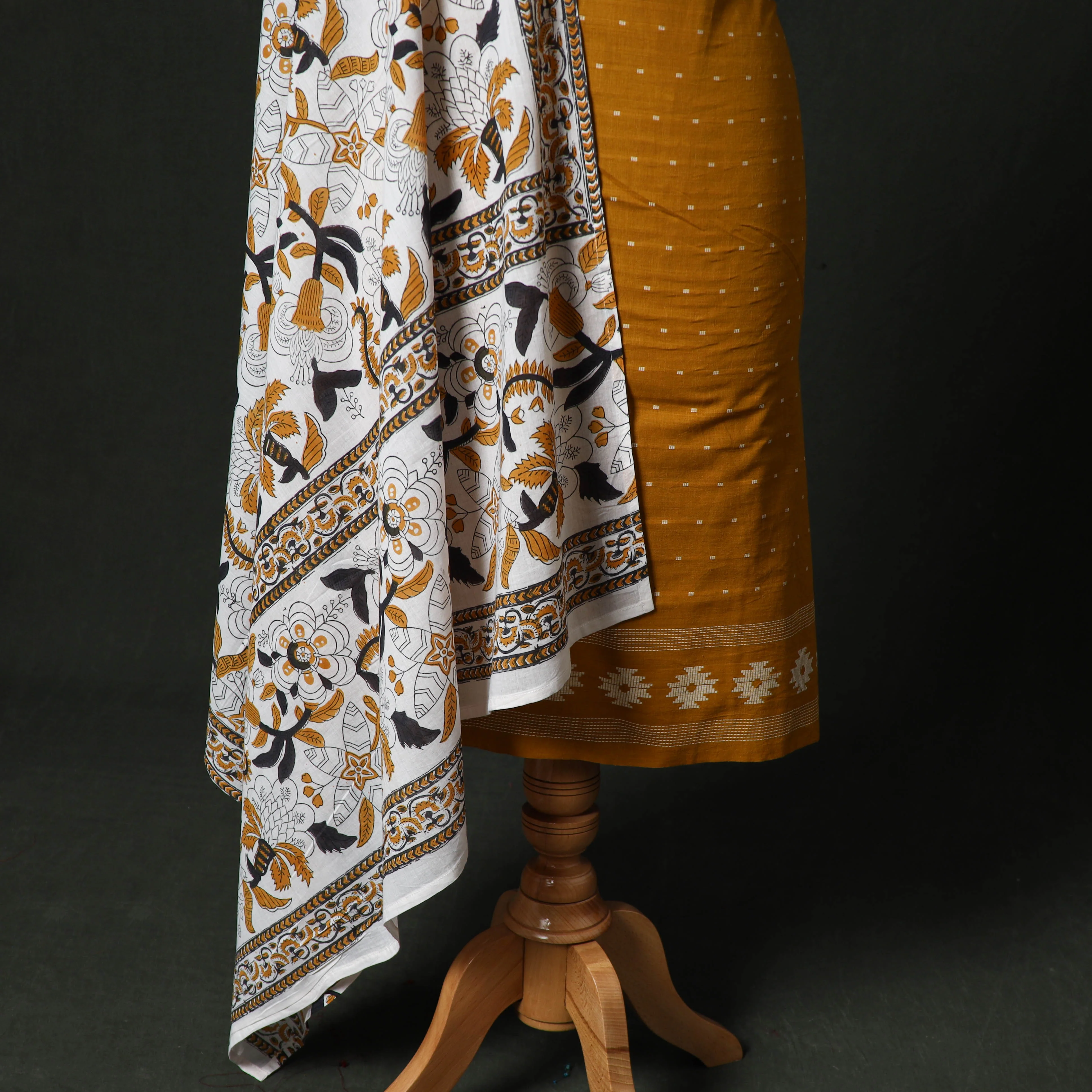 Jacquard Woven 2pc Cotton Unstitched Dress Material Kurta Set with Jewellery 14 - Image 4