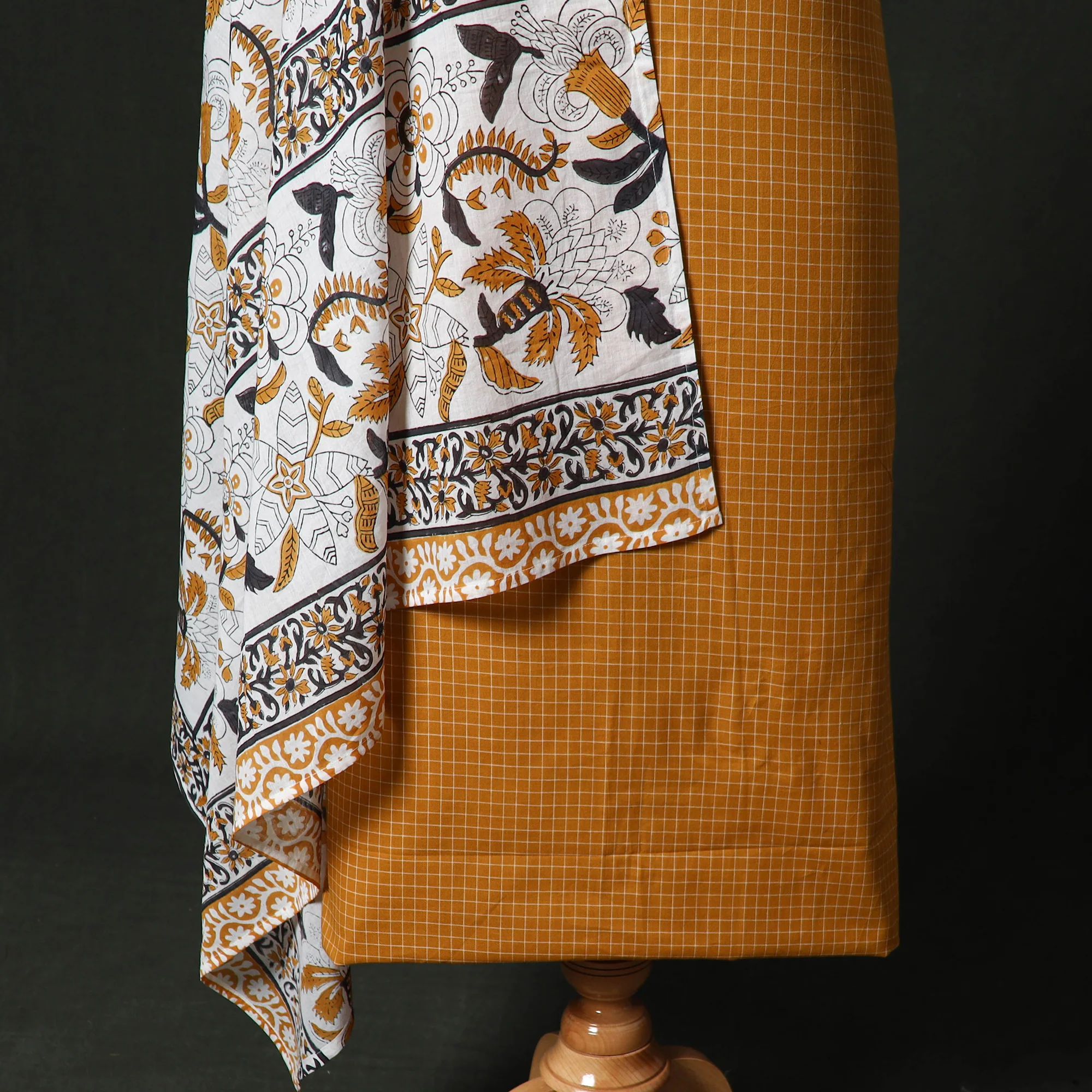 Jacquard Woven 2pc Cotton Unstitched Dress Material Kurta Set with Jewellery 16 - Image 4