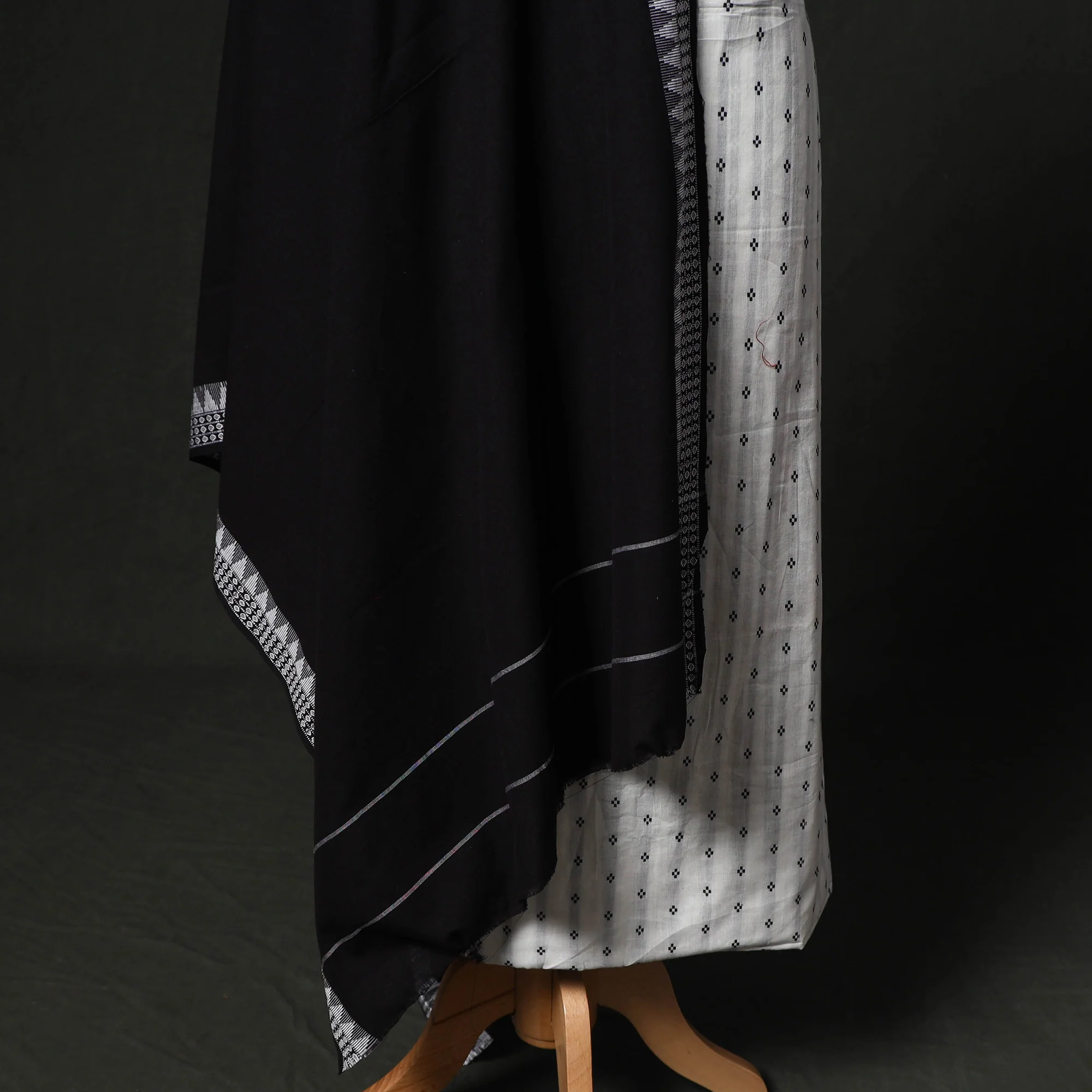 Jacquard Woven 2pc Cotton Unstitched Dress Material Kurta Set with Jewellery 17 - Image 4
