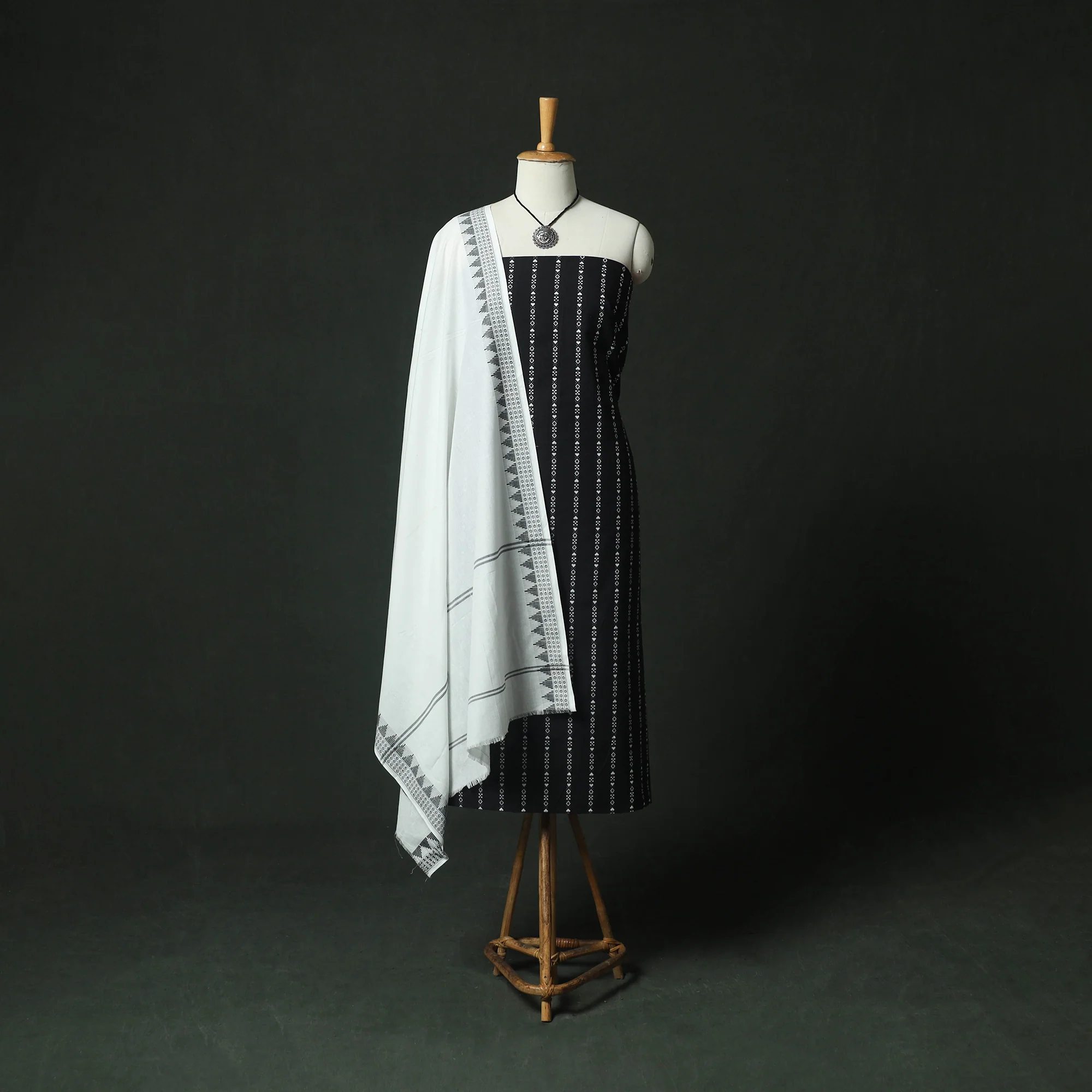 Jacquard Woven 2pc Cotton Unstitched Dress Material Kurta Set with Jewellery 17