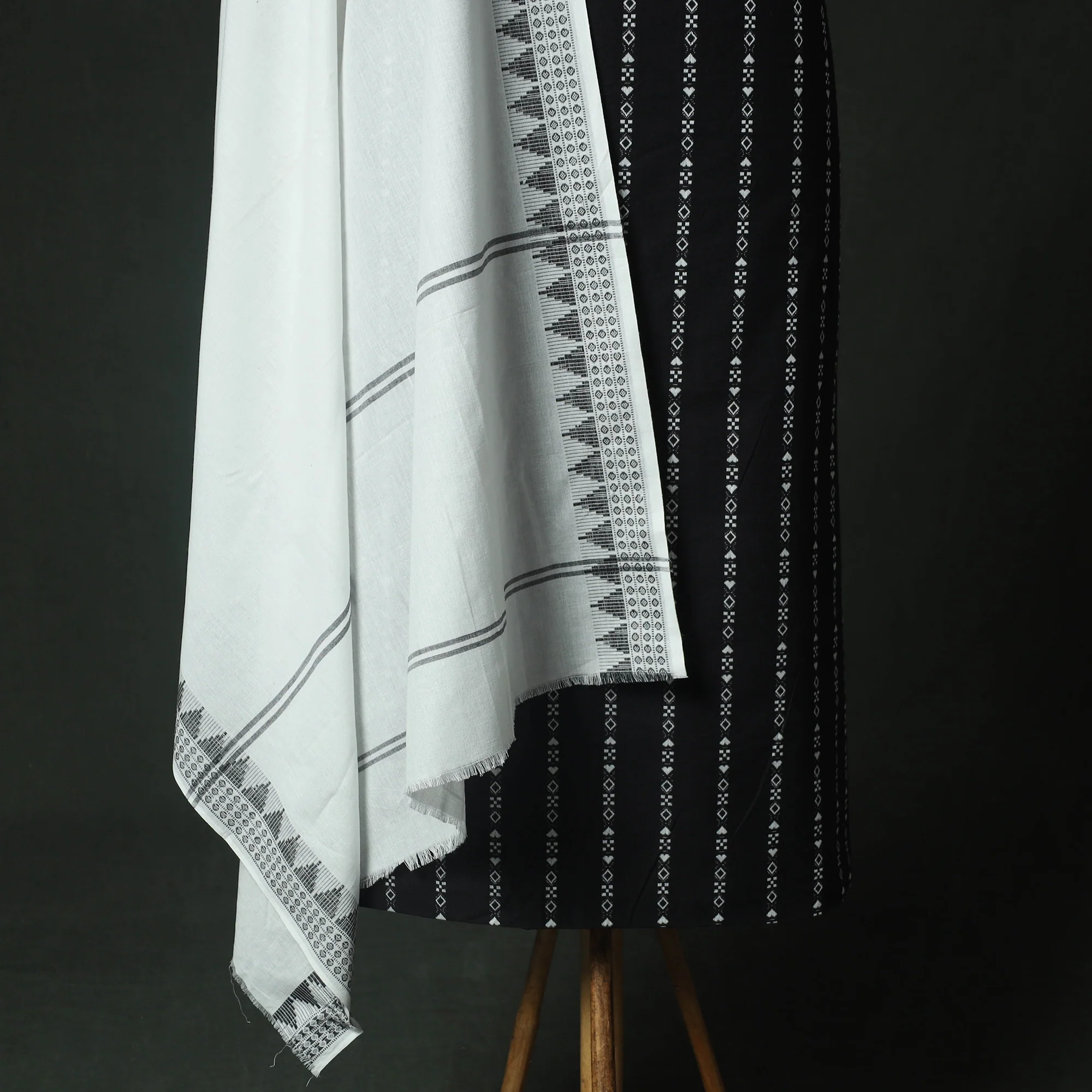 Jacquard Woven 2pc Cotton Unstitched Dress Material Kurta Set with Jewellery 17 - Image 4