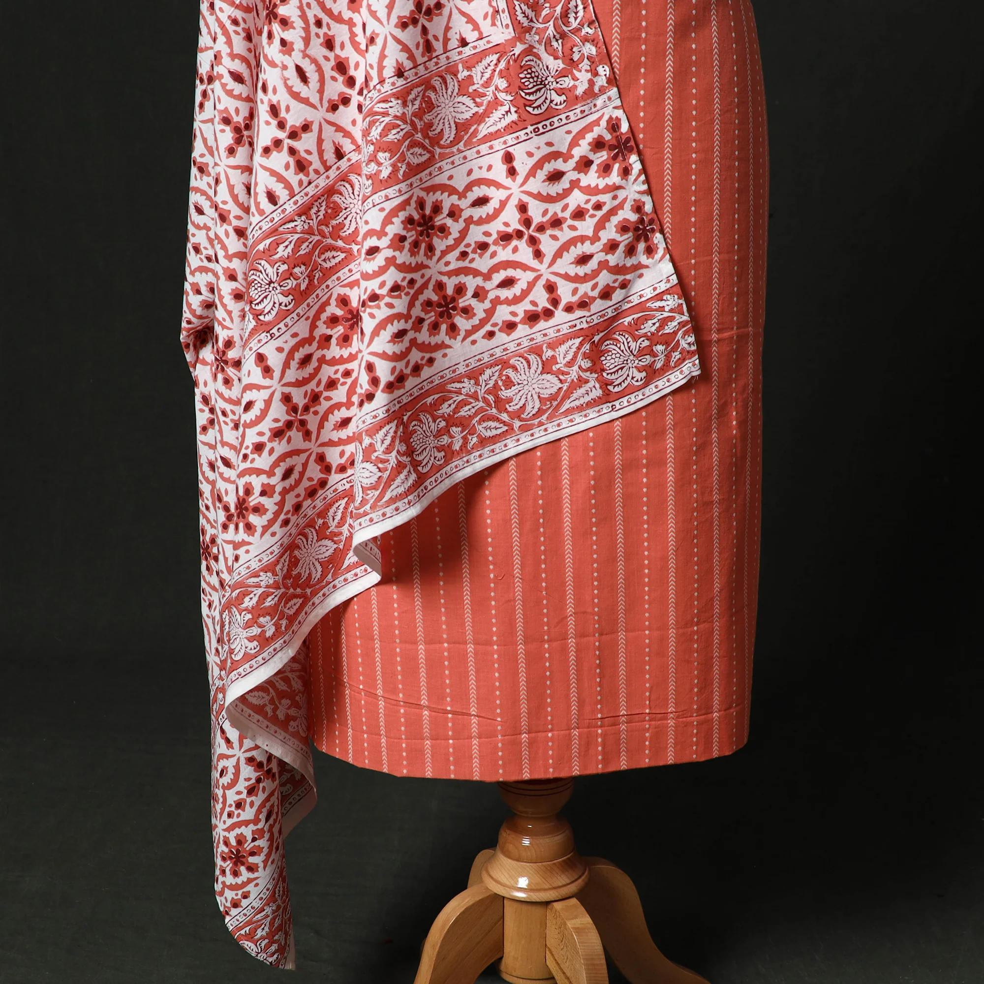 Jacquard Woven 2pc Cotton Unstitched Dress Material Kurta Set with Jewellery 17 - Image 4