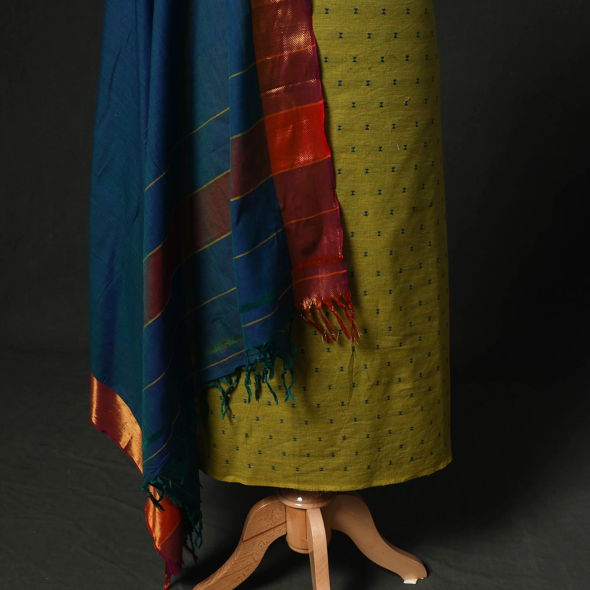 Jacquard Woven 2pc Cotton Unstitched Dress Material Kurta Set with Jewellery 26 - Image 4