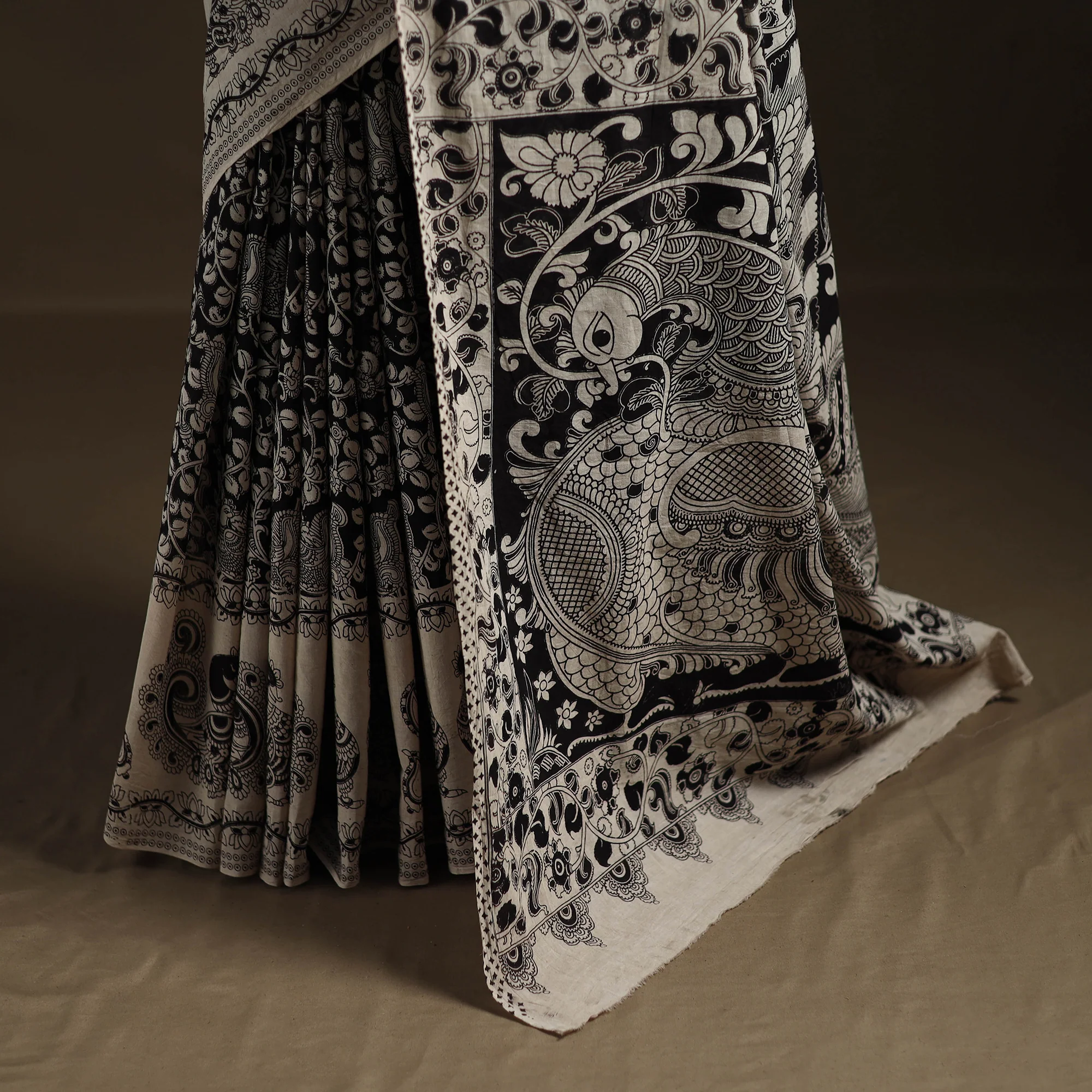 Kalamkari Printed Pure Mul Cotton Saree 19 - Image 4