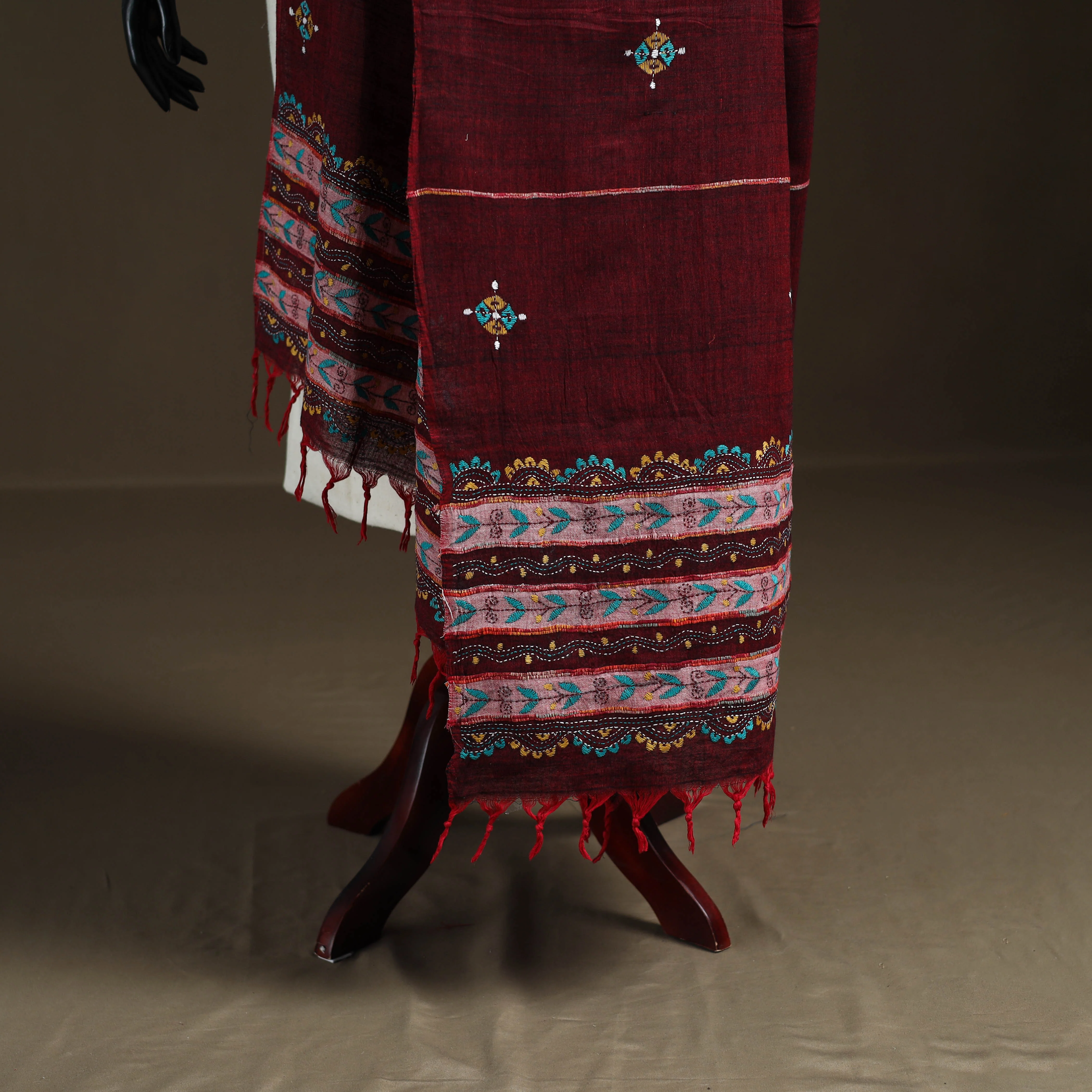 Maroon - Kantha Hand Embroidered Khes Handwoven Cotton Dupatta 03 - Image 4