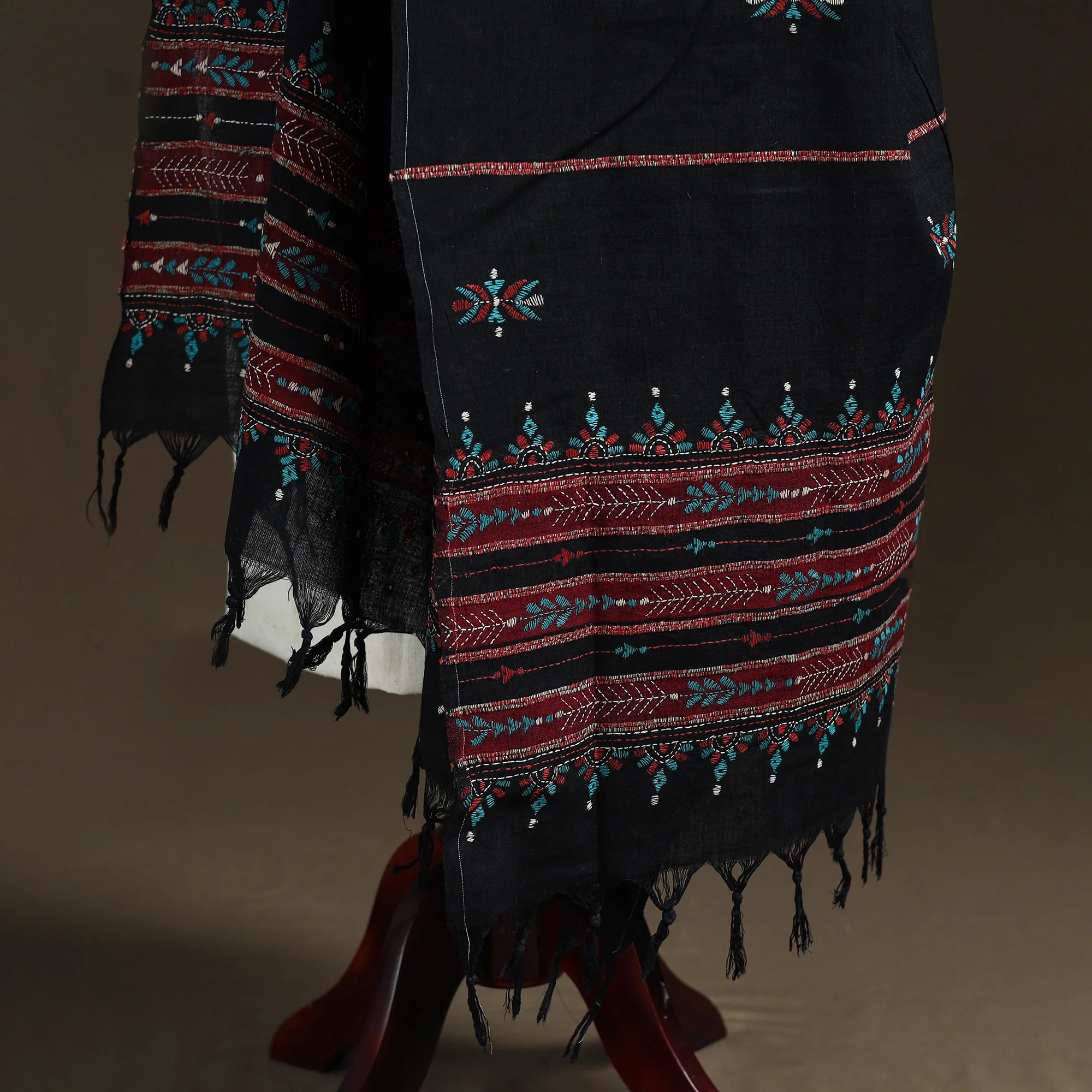 Black - Kantha Hand Embroidered Khes Handwoven Cotton Dupatta 06 - Image 4