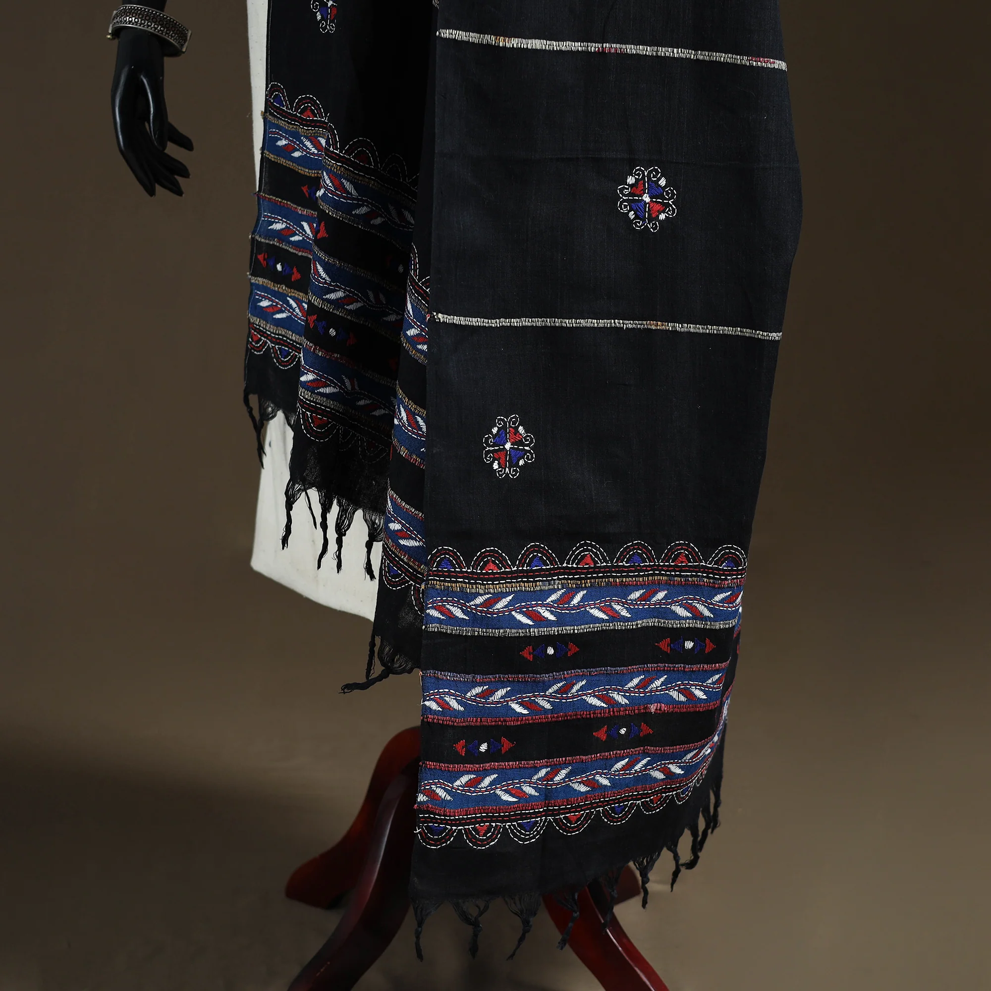 Black - Kantha Hand Embroidered Khes Handwoven Cotton Dupatta 16 - Image 4