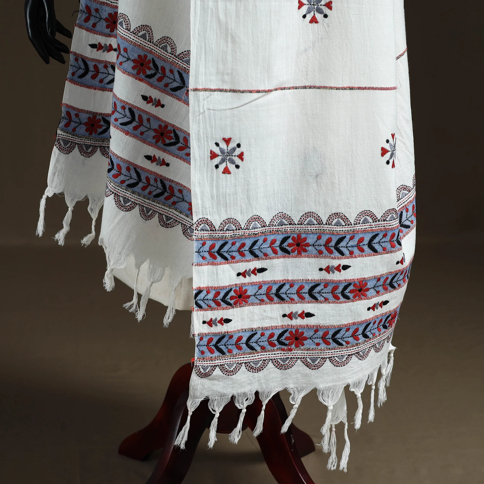 White - Kantha Hand Embroidered Khes Handwoven Cotton Dupatta 17 - Image 4