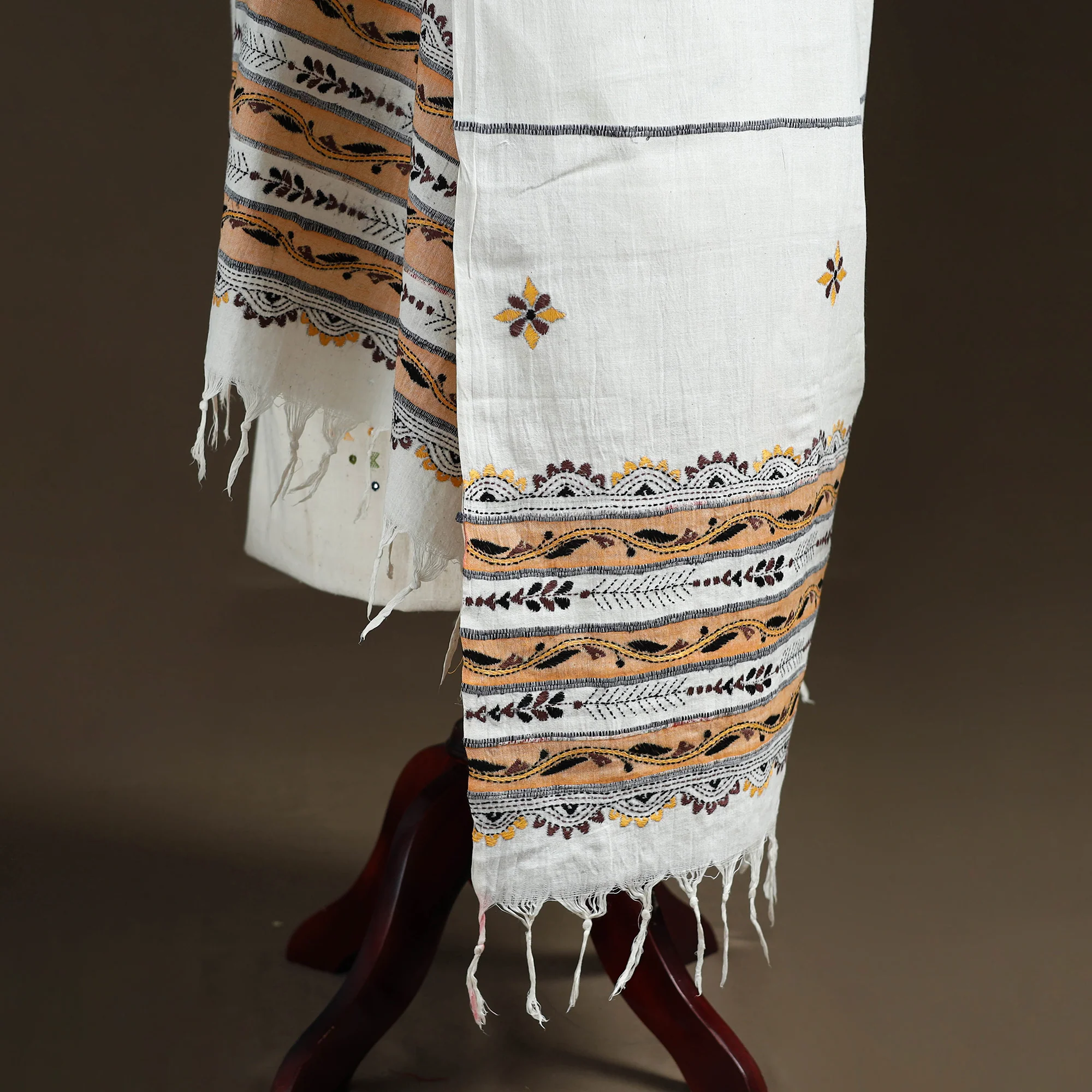 White - Kantha Hand Embroidered Khes Handwoven Cotton Dupatta 18 - Image 4